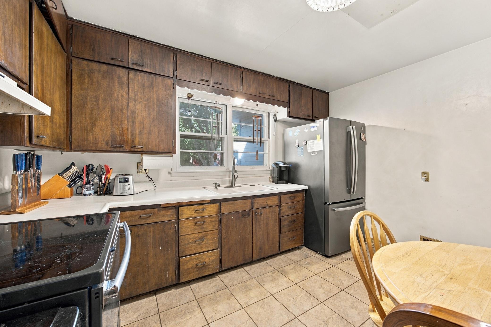 1951 single family home for sale at 1614 6th Street S in Fargo, ND — 3 bed, 2 bath (photo 9 of 35)