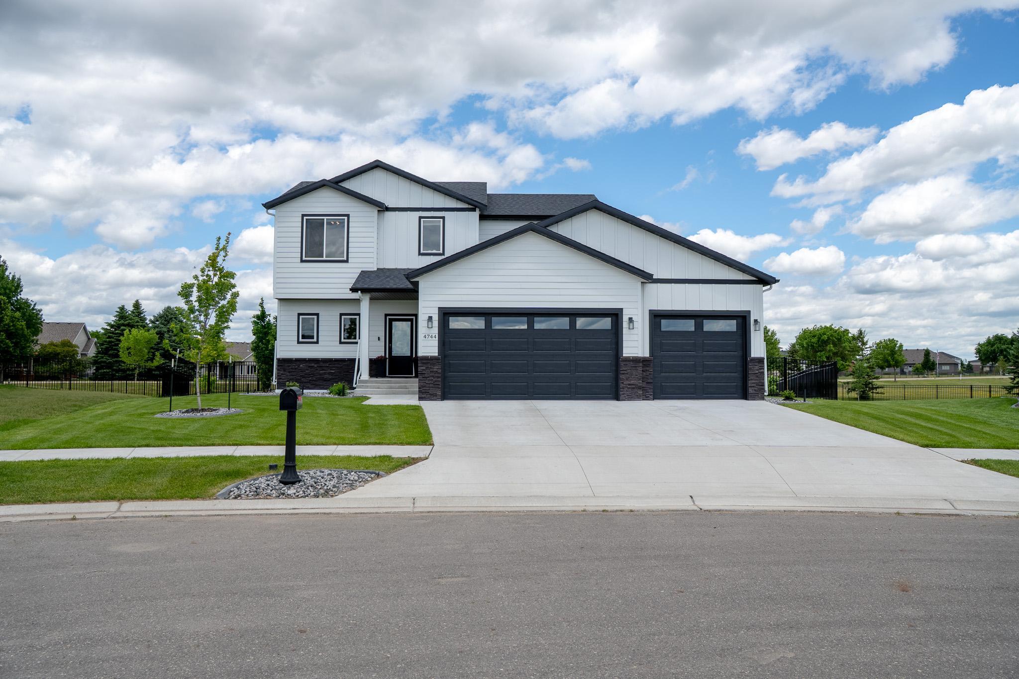 4744 Hampton S Loop, Moorhead MN 56560 - Photo 2 of 39