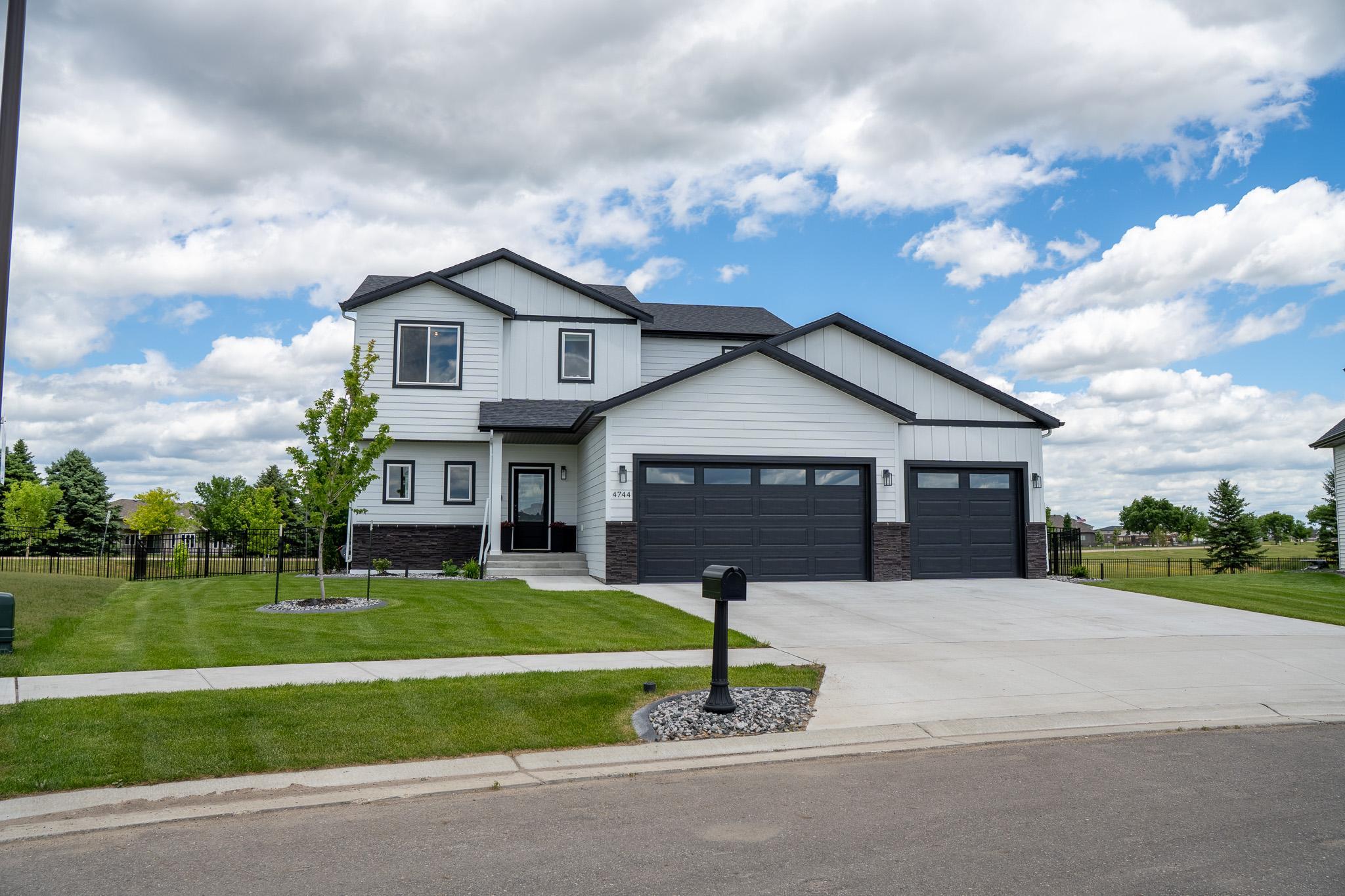 2023 single family home for sale at 4744 Hampton Loop S in Moorhead, MN — 6 bed, 4 bath