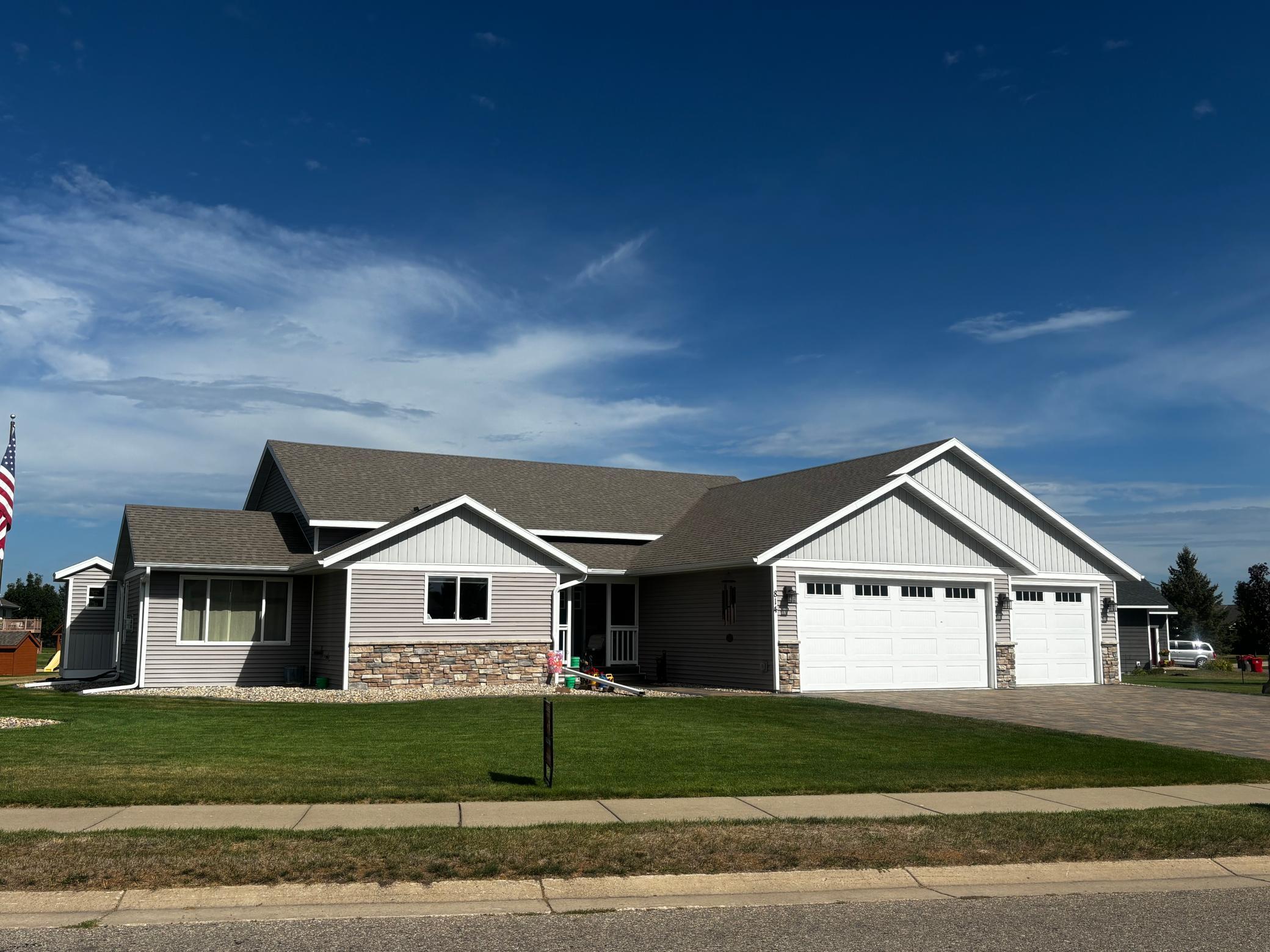2017 single family home for sale at 814 Curt Felt Drive in Alexandria, MN — 4 bed, 4 bath