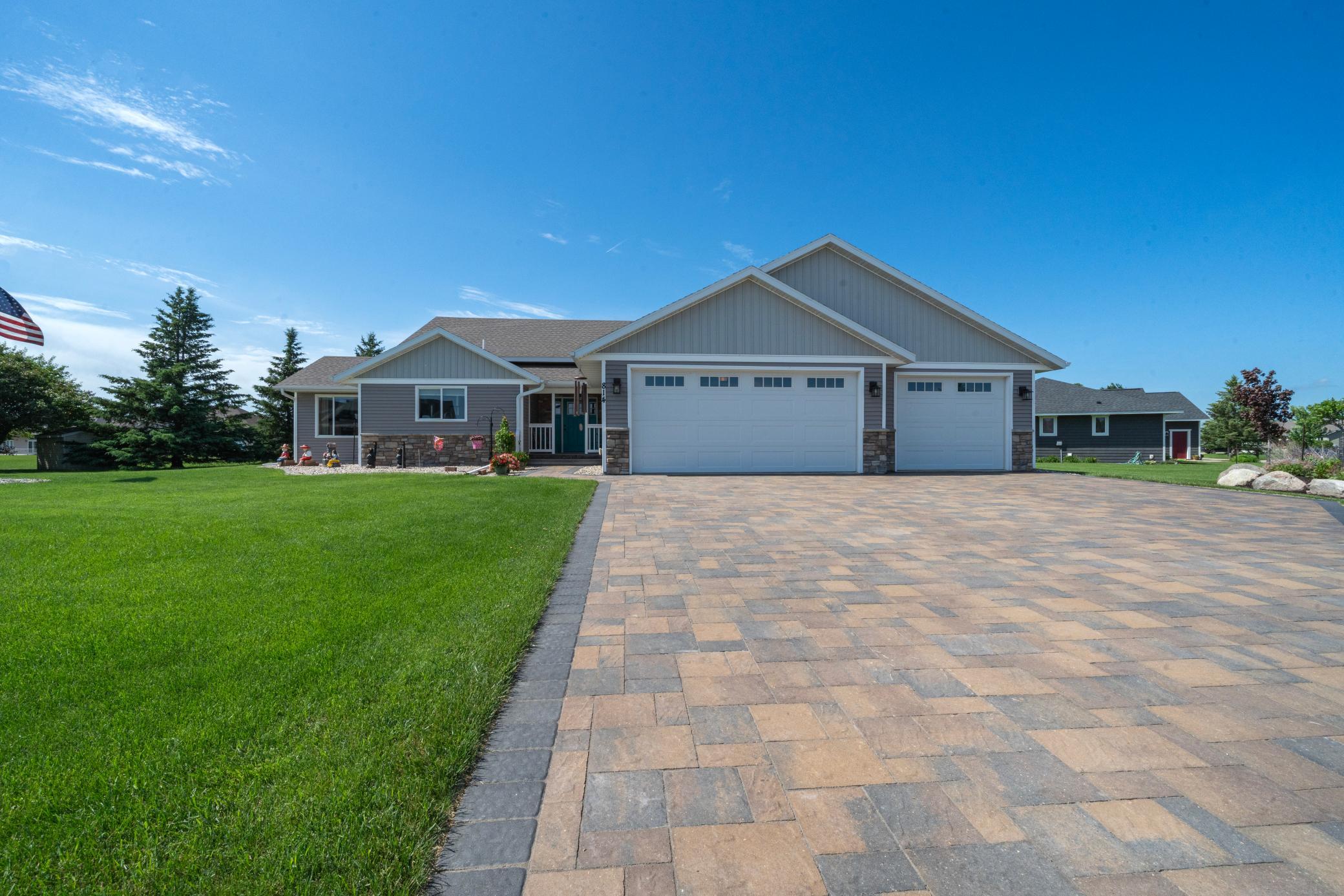 2017 single family home for sale at 814 Curt Felt Drive in Alexandria, MN — 4 bed, 4 bath (photo 36 of 45)