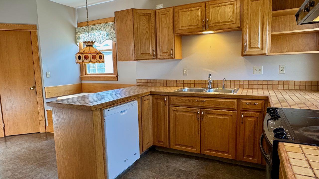112 7th S Avenue, Moorhead MN 56560 - Photo 17 of 42