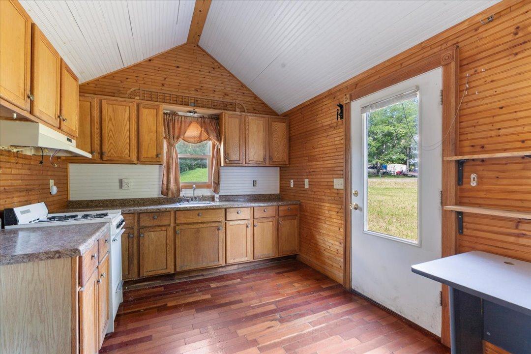 1985 single family home for sale at 5172 Eldorado in Garrison, MN — 1 bed, 1 bath (photo 6 of 15)