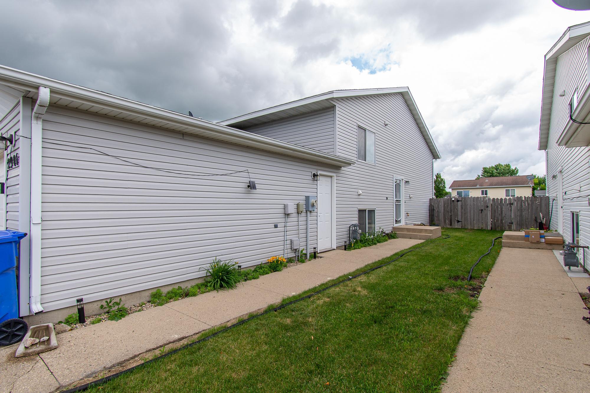 2906 Dakota Park S Circle, Fargo ND 58104 - Photo 2 of 48