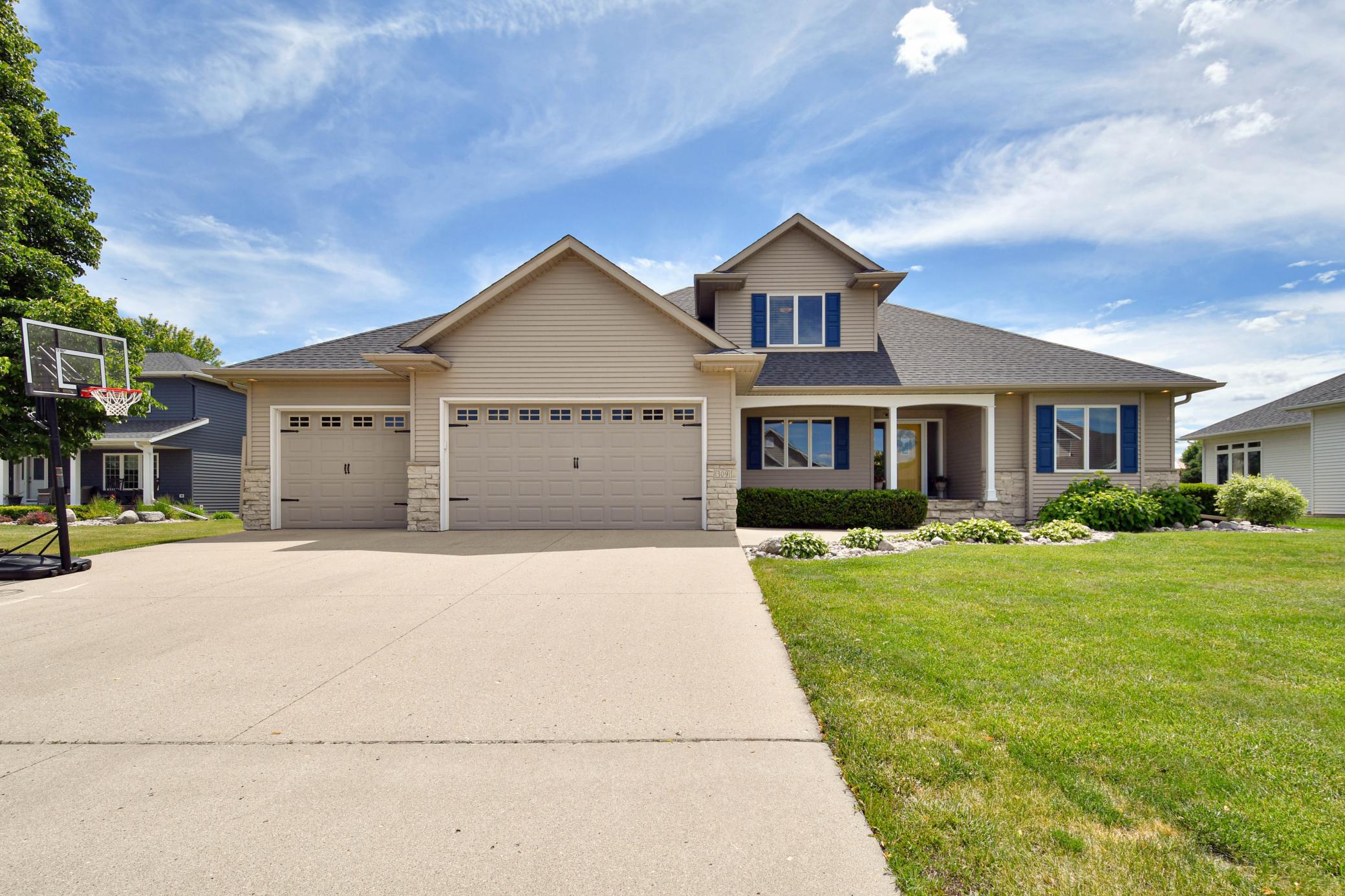 309 43rd S Avenue, Moorhead MN 56560 - Photo 4 of 102