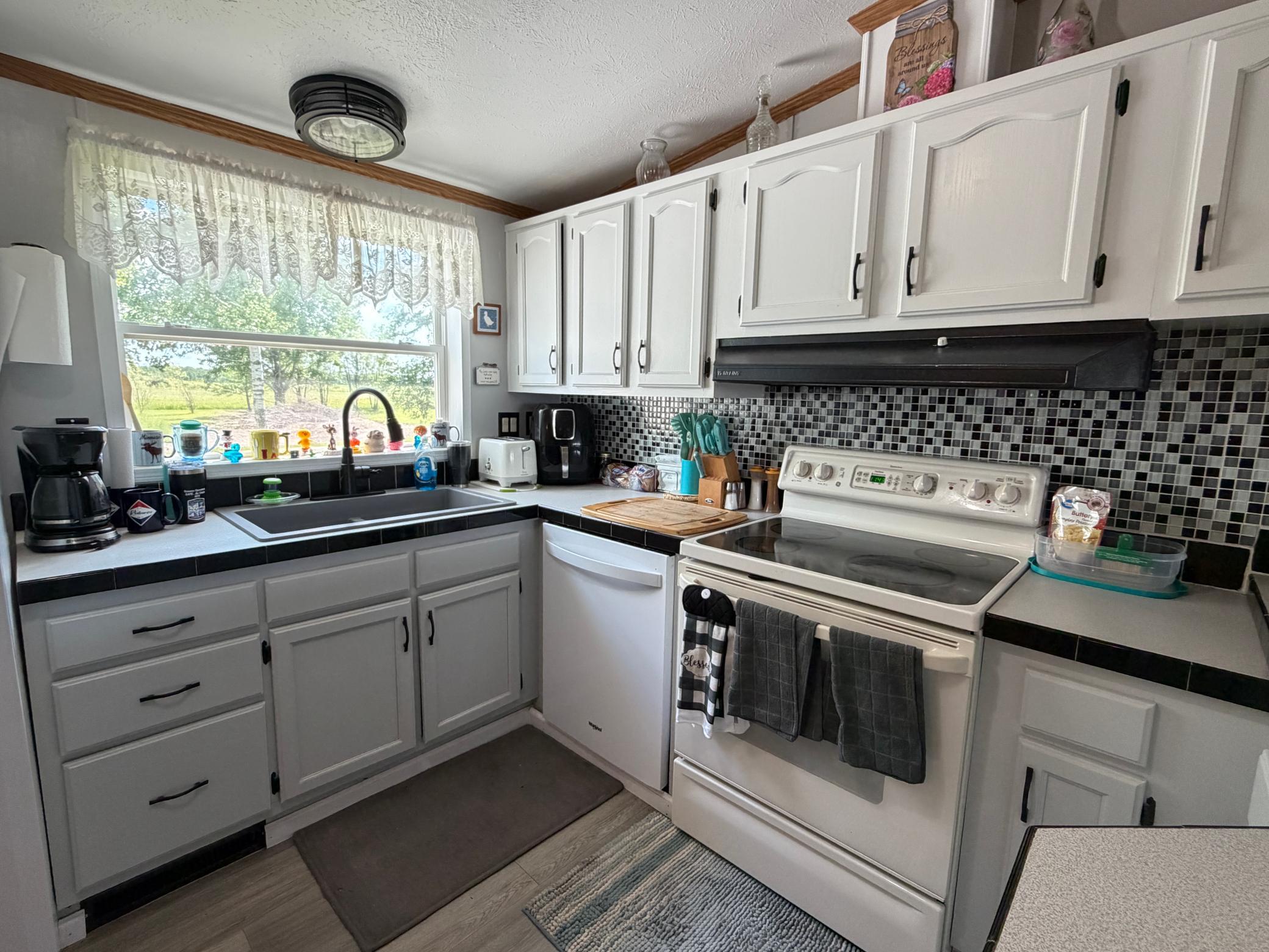 26790 County Road 15, Roseau MN 56751 - Photo 4 of 33