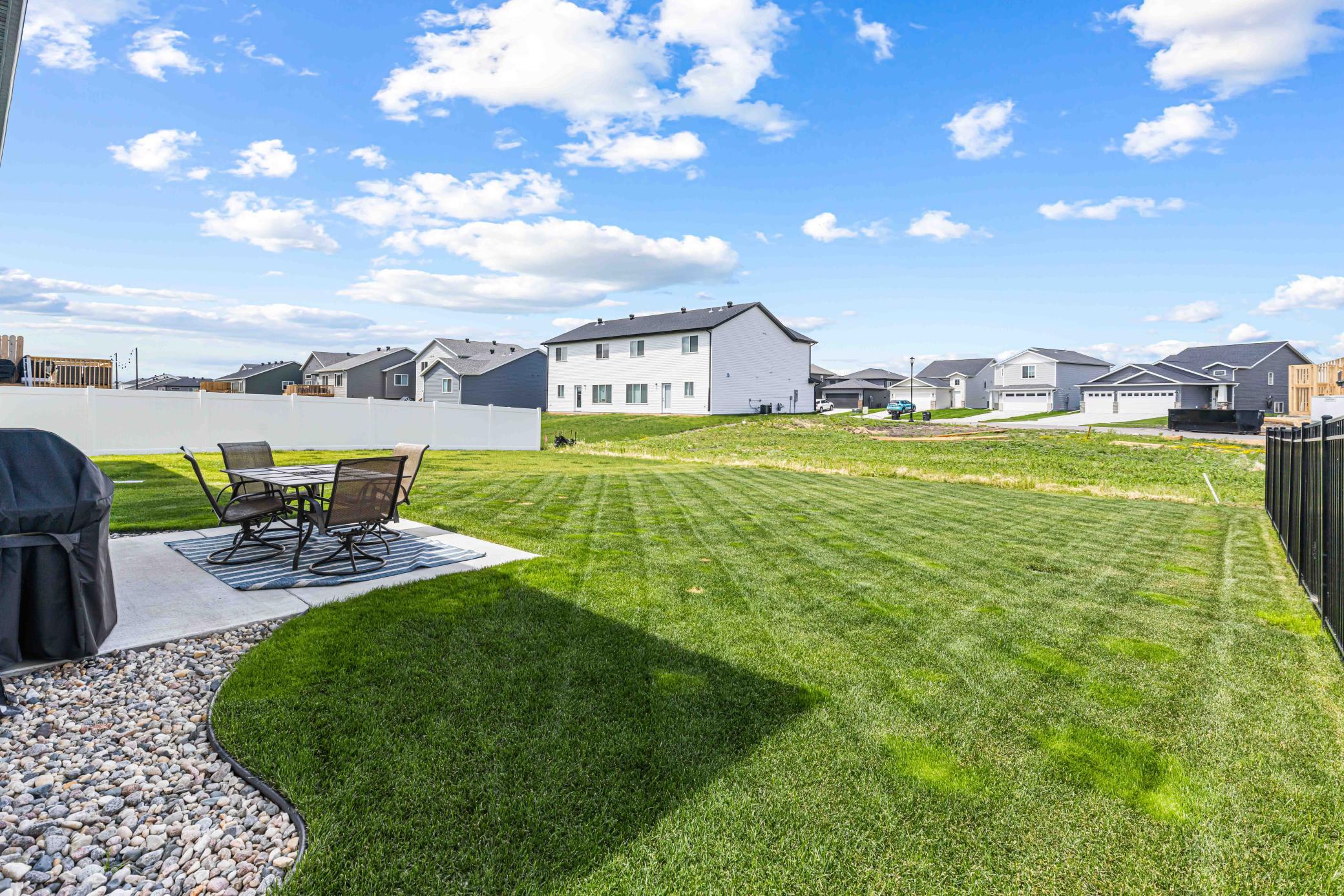1445 68th S Avenue, Fargo ND 58104 - Photo 4 of 36