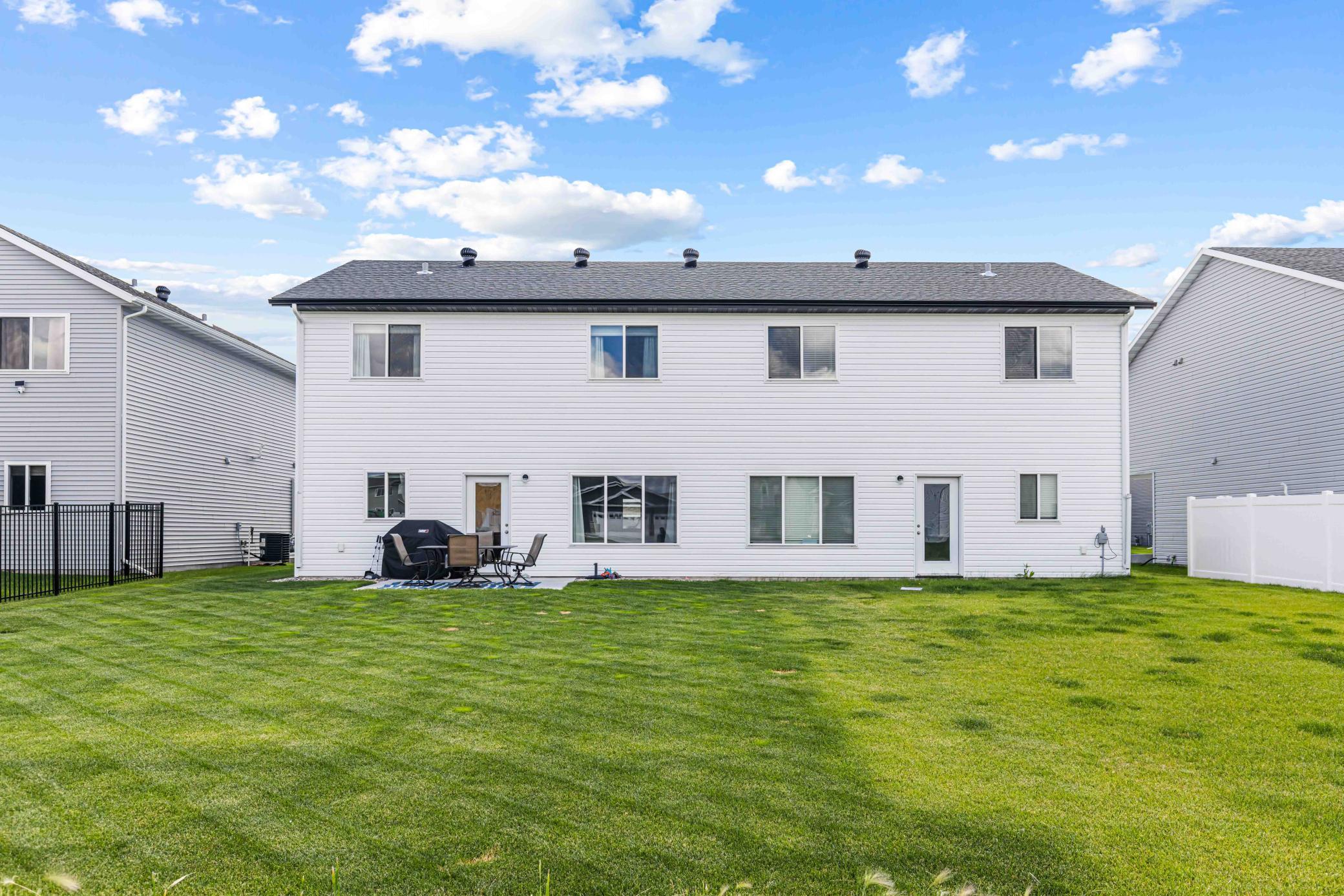 1445 68th S Avenue, Fargo ND 58104 - Photo 6 of 36