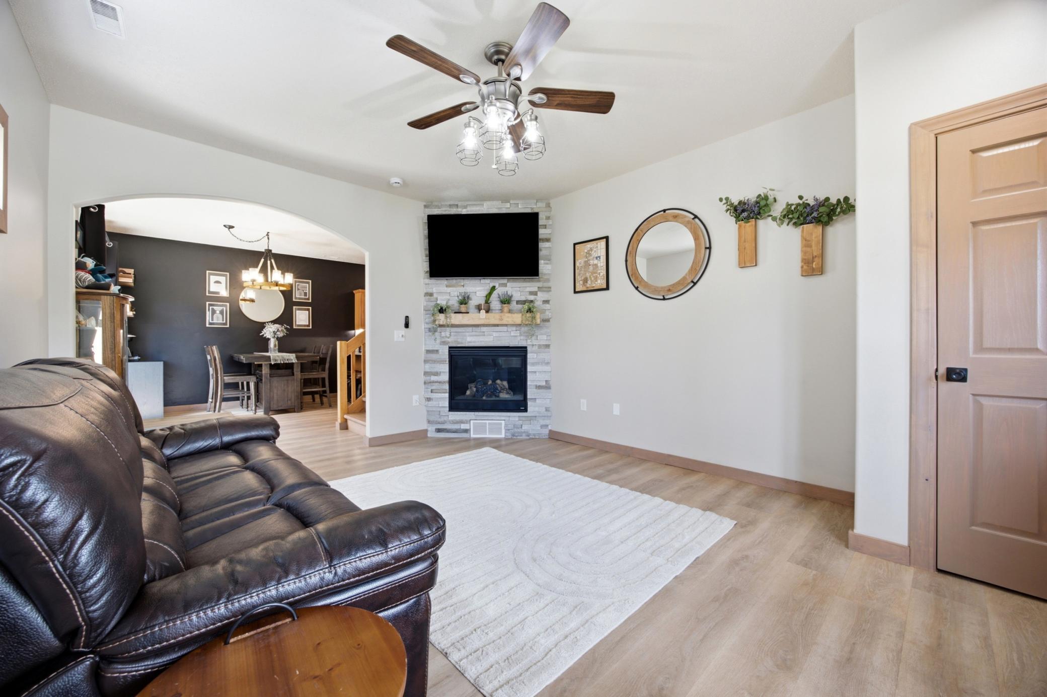 430 19th W Avenue, Unit F, West Fargo ND 58078 - Photo 5 of 29