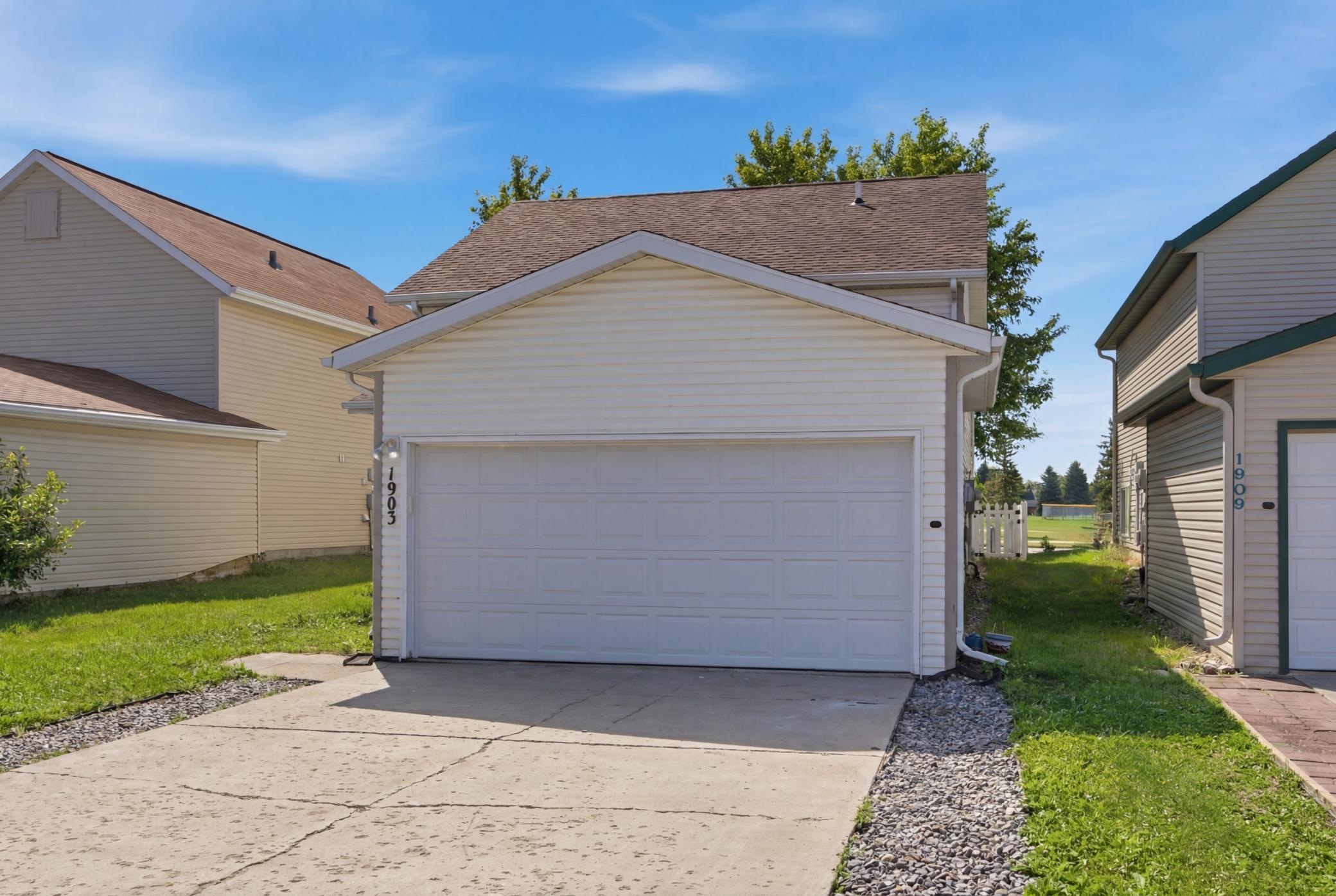 1999 single family home for sale at 1903 58 Avenue S in Fargo, ND — 3 bed, 2 bath (photo 28 of 30)