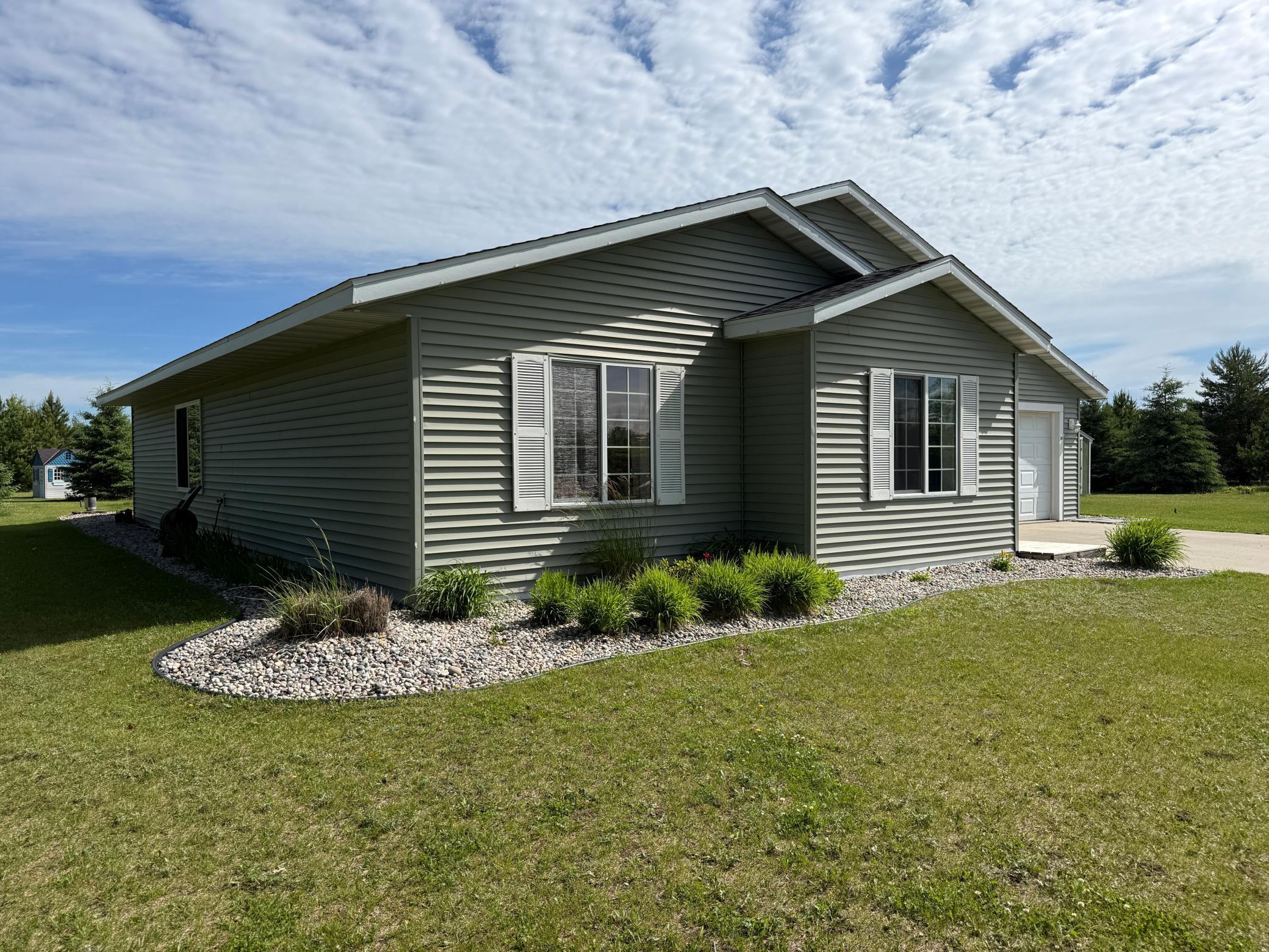 2005 single family home for sale at 9060 Tranquility Lane NW in Bemidji, MN — 3 bed, 2 bath (photo 2 of 50)