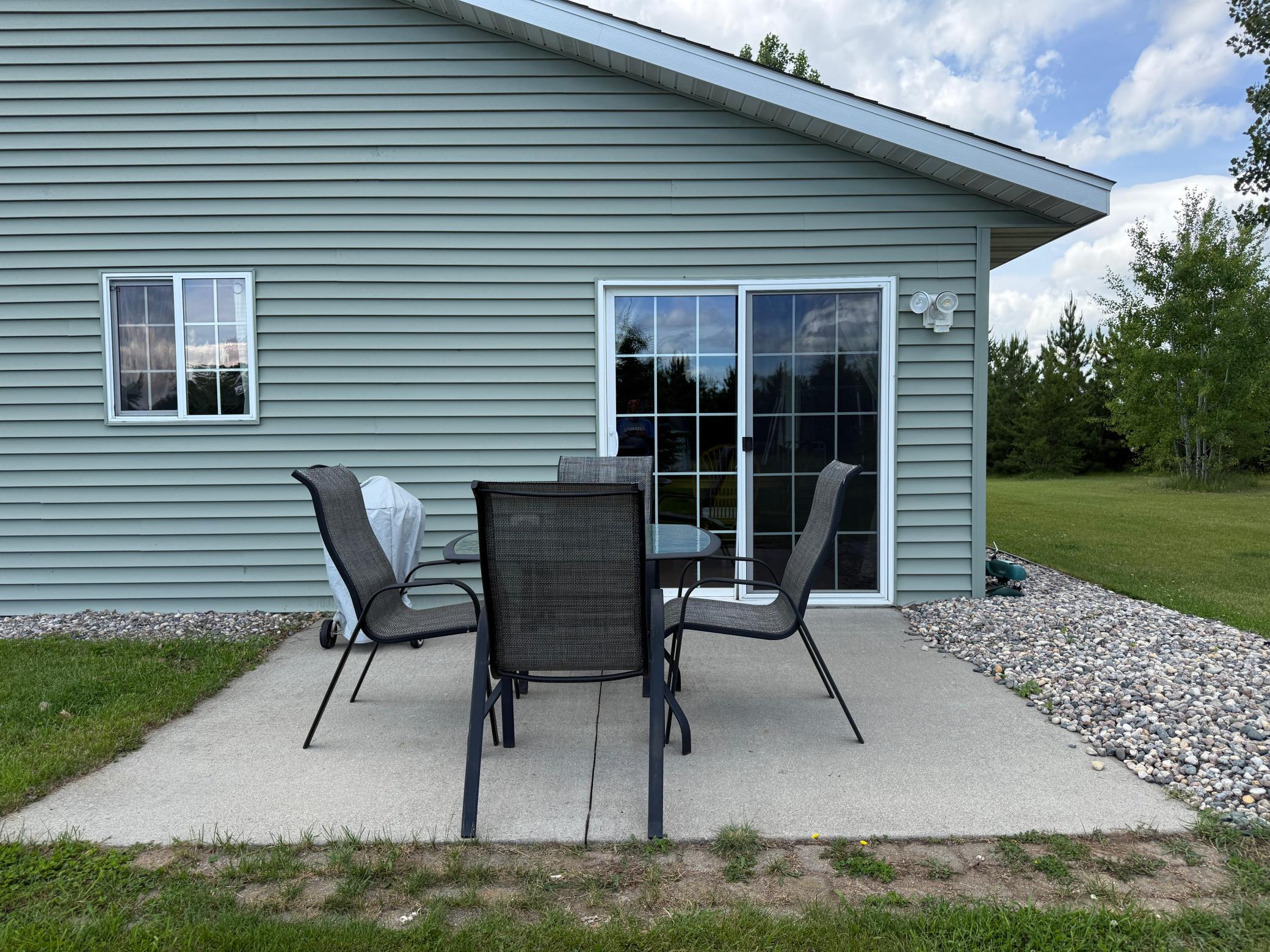 2005 single family home for sale at 9060 Tranquility Lane NW in Bemidji, MN — 3 bed, 2 bath (photo 4 of 50)
