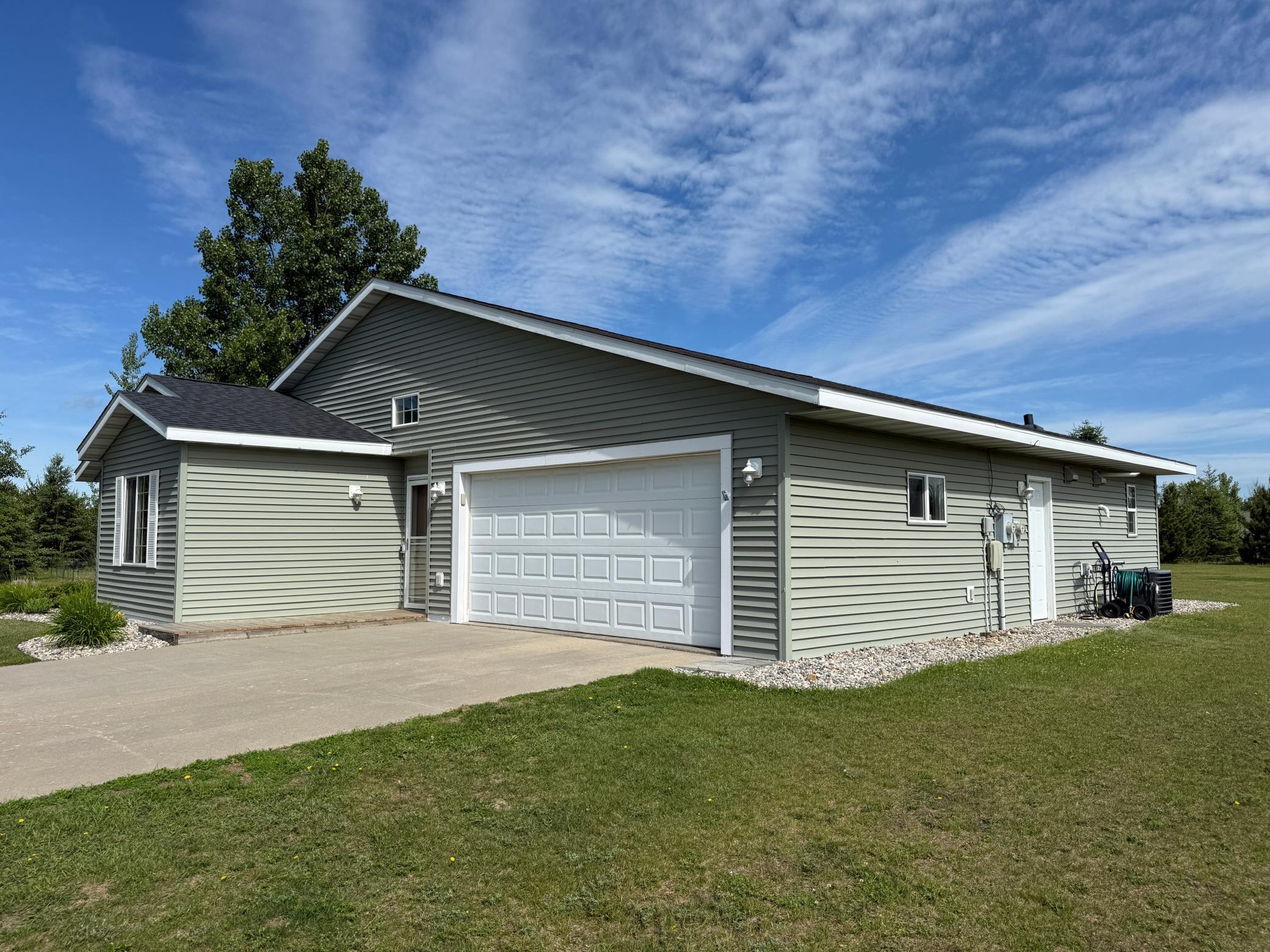 2005 single family home for sale at 9060 Tranquility Lane NW in Bemidji, MN — 3 bed, 2 bath (photo 6 of 50)