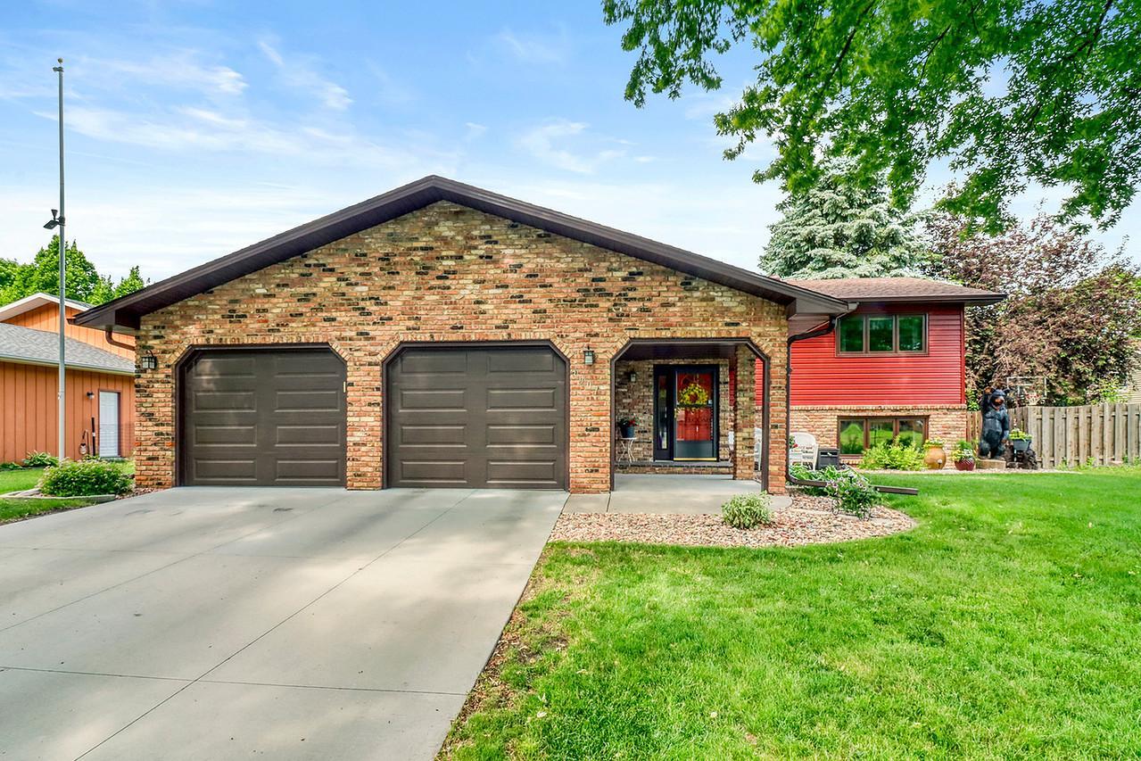 1978 single family home for sale at 3907 3rd Street S in Moorhead, MN — 4 bed, 3 bath