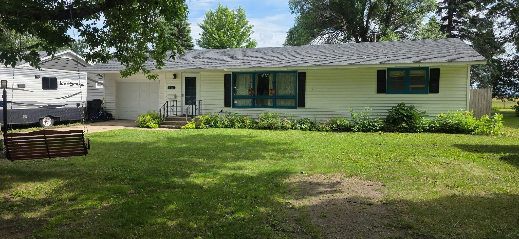 1967 single family home for sale at 908 Westwood Drive SW in Alexandria, MN — 3 bed, 2 bath