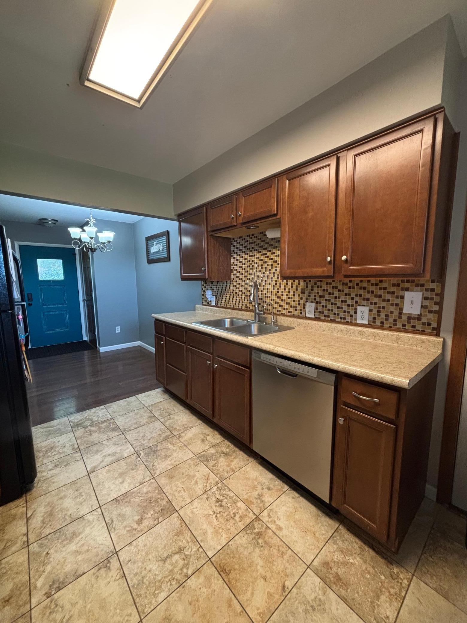 1967 single family home for sale at 908 Westwood Drive SW in Alexandria, MN — 3 bed, 2 bath (photo 5 of 15)