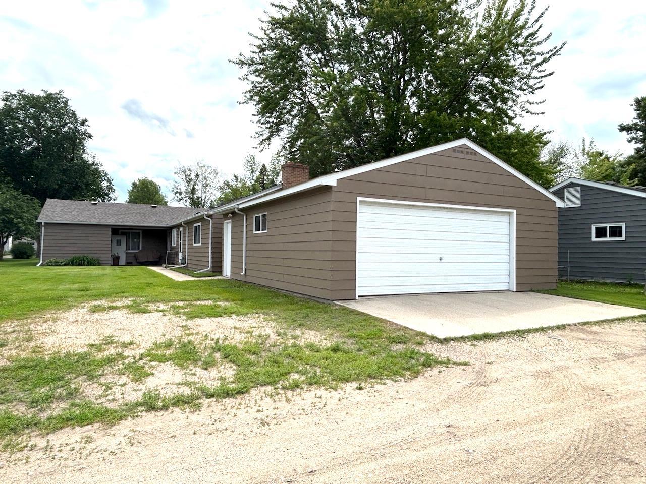 907 Arnold Avenue N, Thief River Falls MN 56701 - Photo 3 of 26