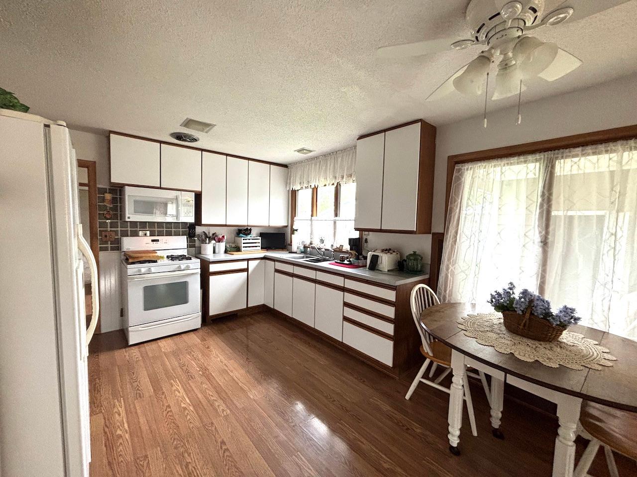 907 Arnold Avenue N, Thief River Falls MN 56701 - Photo 10 of 26