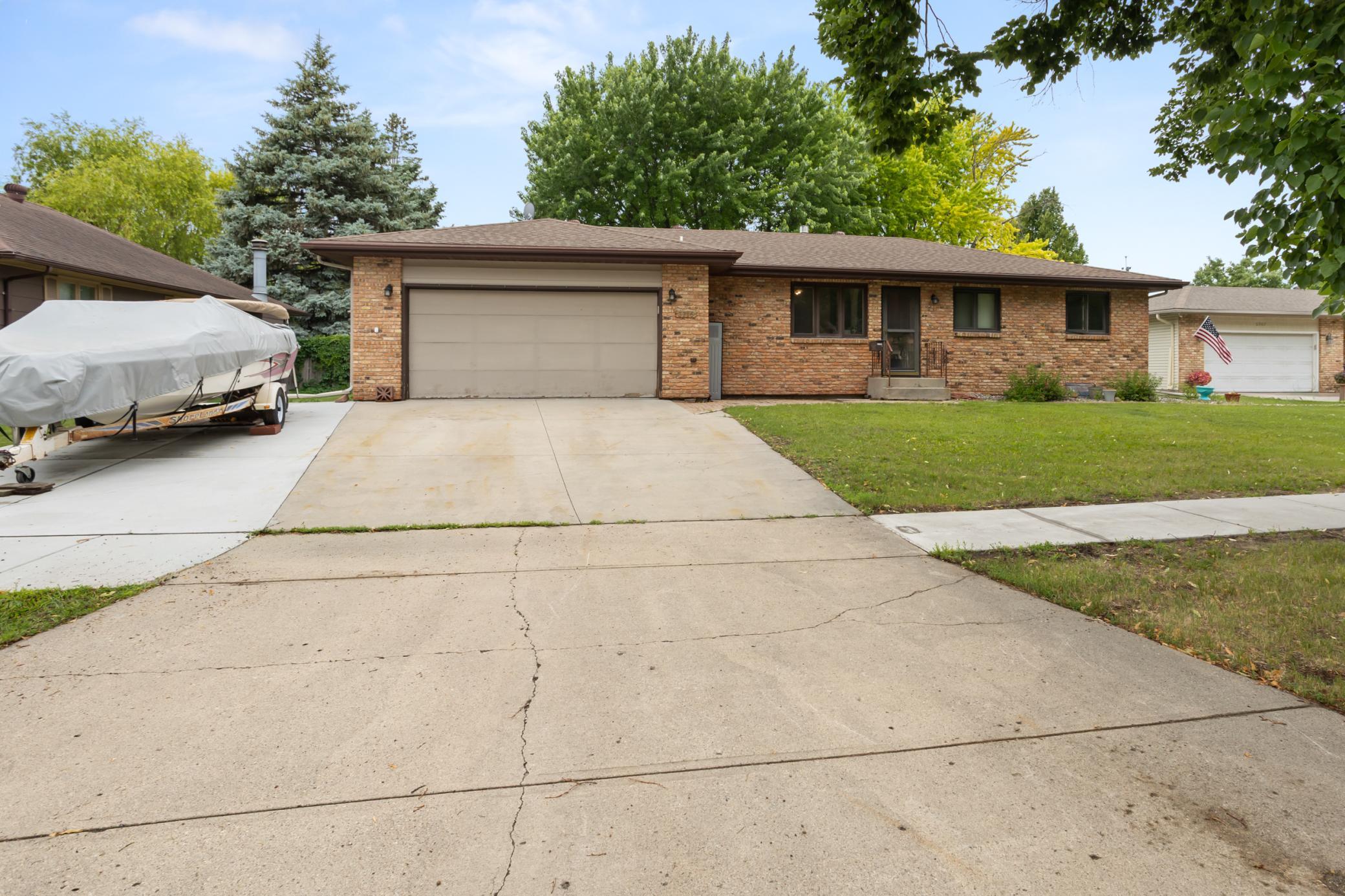 3715 Burritt S Street, Fargo ND 58104 - Photo 2 of 34