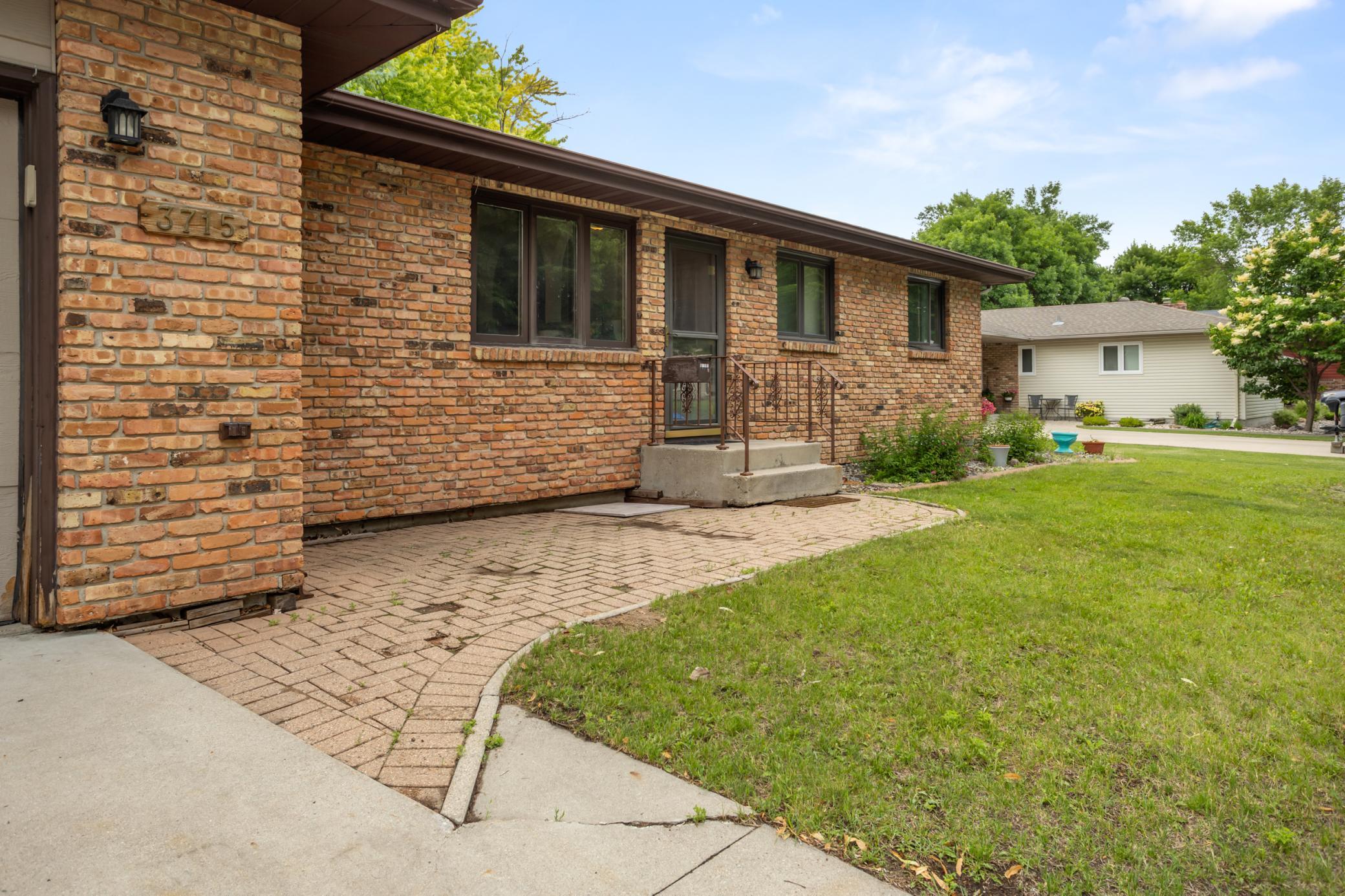 3715 Burritt S Street, Fargo ND 58104 - Photo 3 of 34