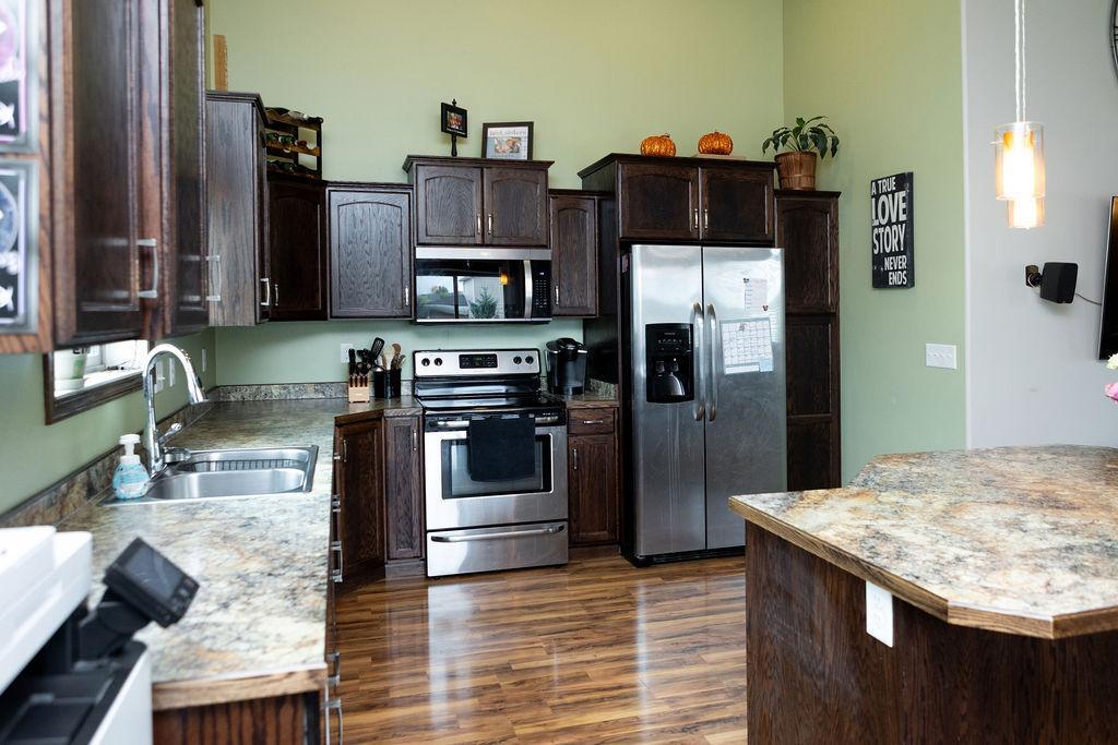 2011 single family home for sale at 5156 44th Street S in Fargo, ND — 3 bed, 3 bath (photo 2 of 71)
