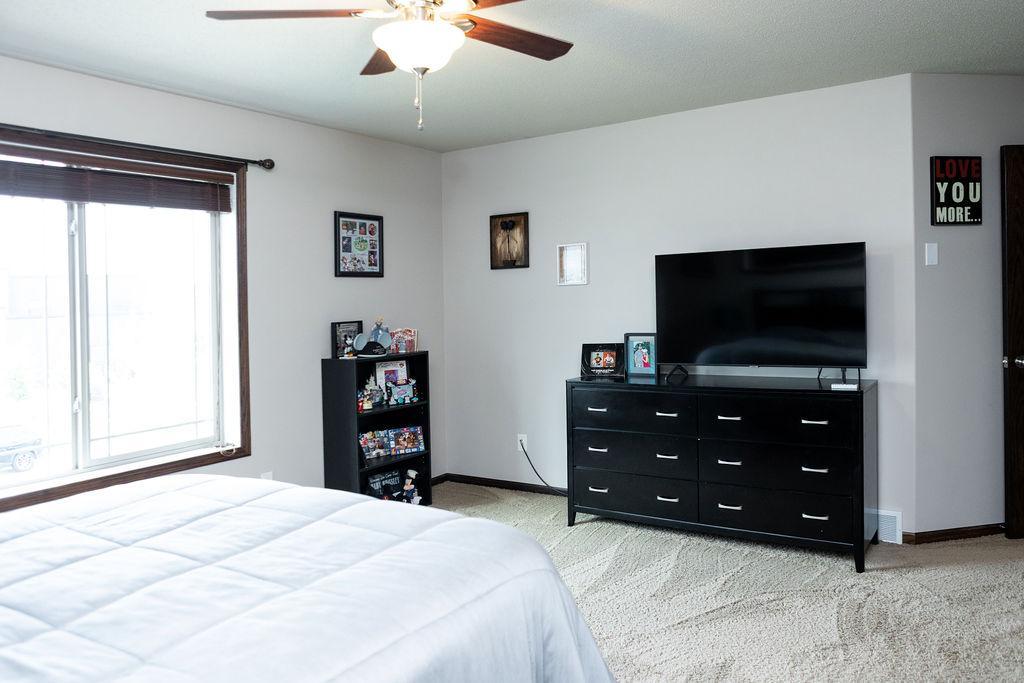 2011 single family home for sale at 5156 44th Street S in Fargo, ND — 3 bed, 3 bath (photo 15 of 71)