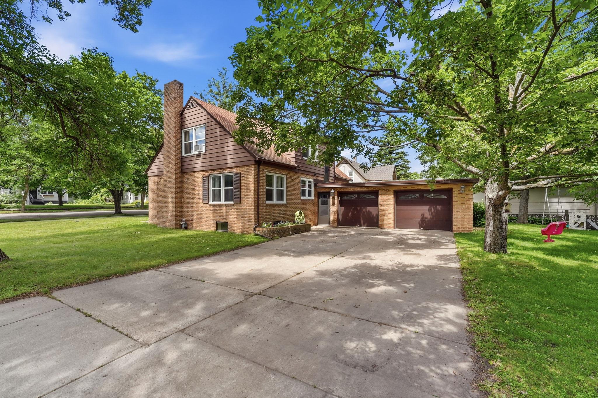 1221 Douglas Street, Alexandria MN 56308 - Photo 2 of 34