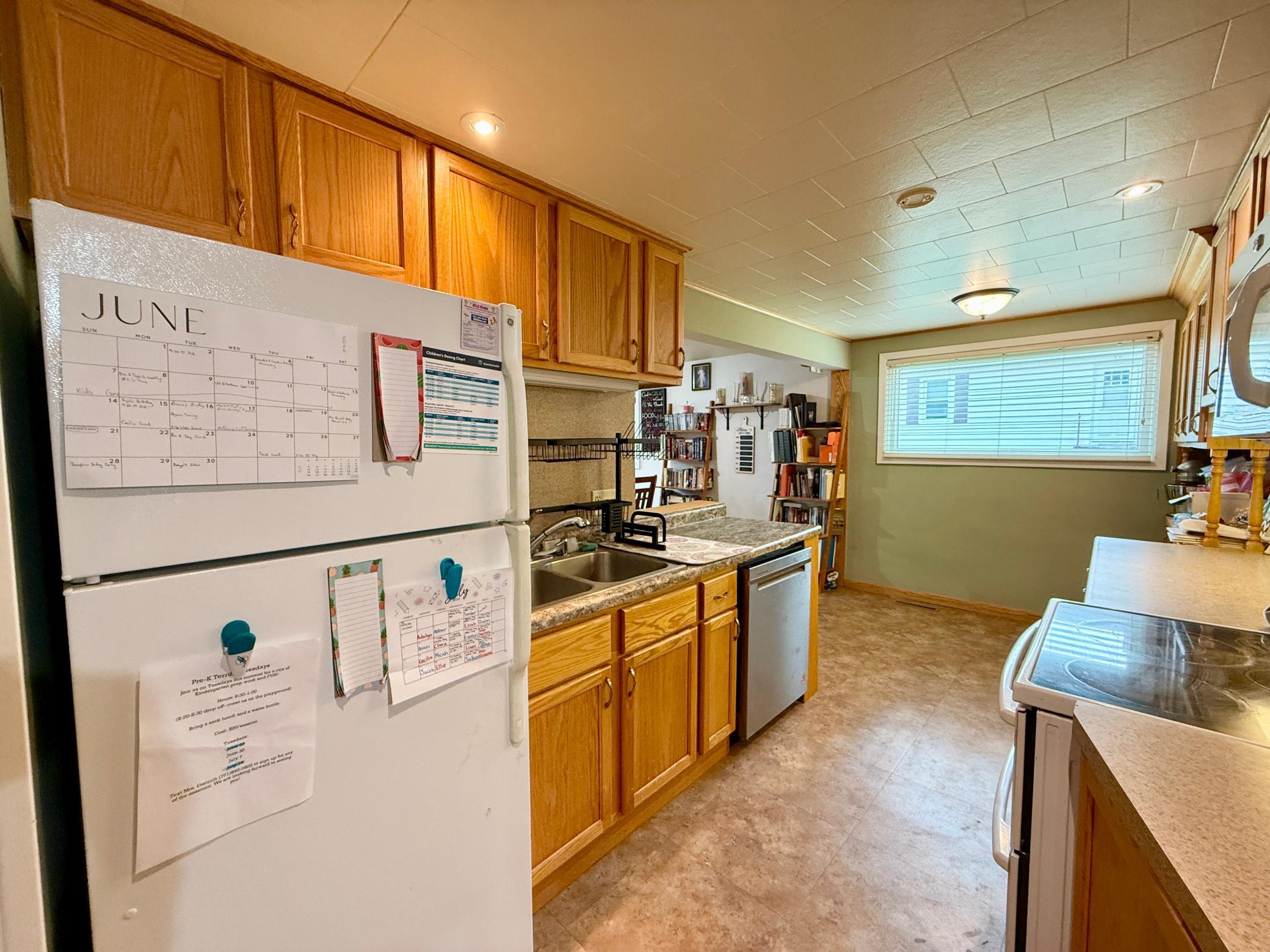 744 5th Avenue NW, Valley City ND 58072 - Photo 9 of 20