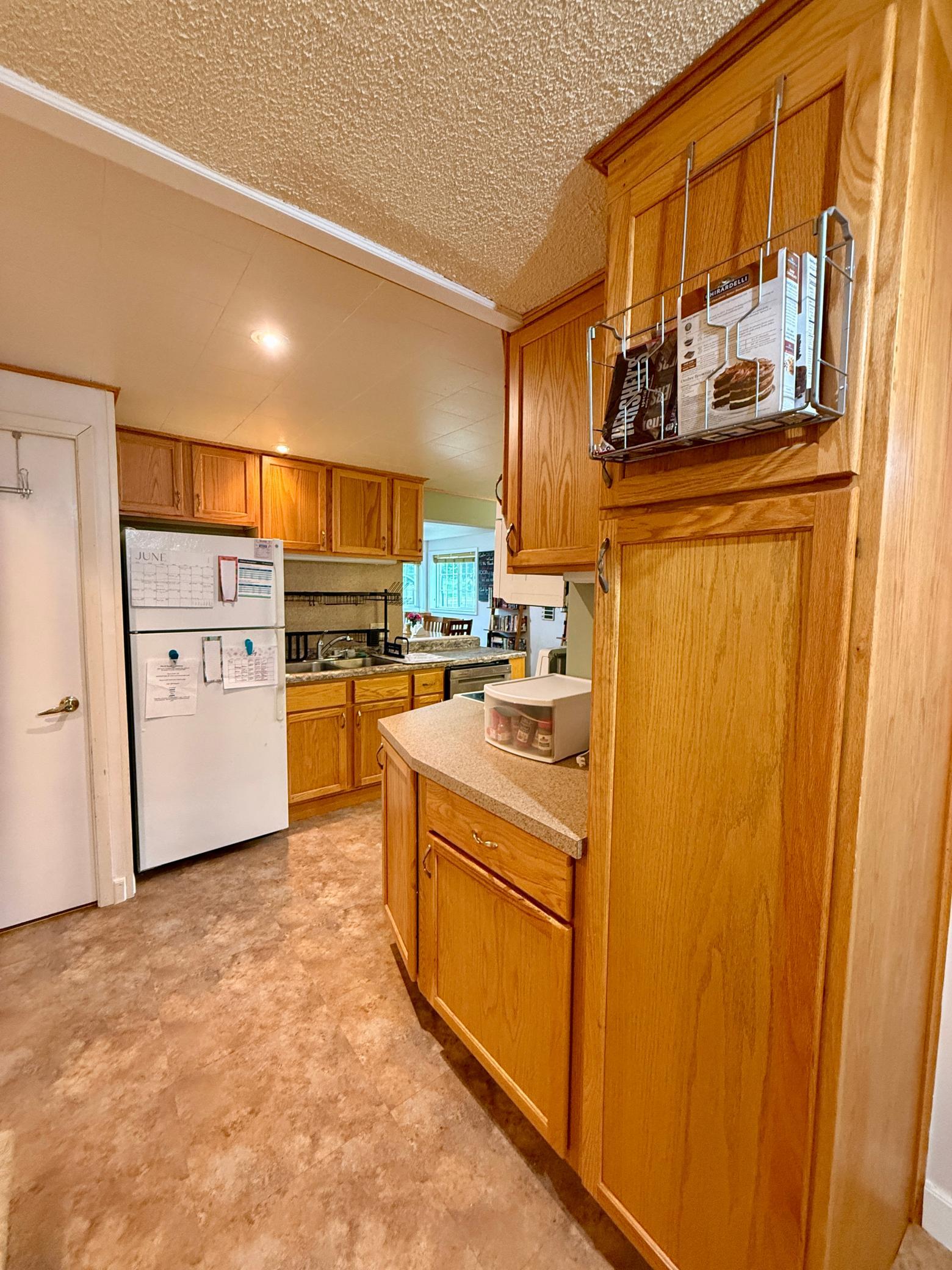 744 5th Avenue NW, Valley City ND 58072 - Photo 10 of 20