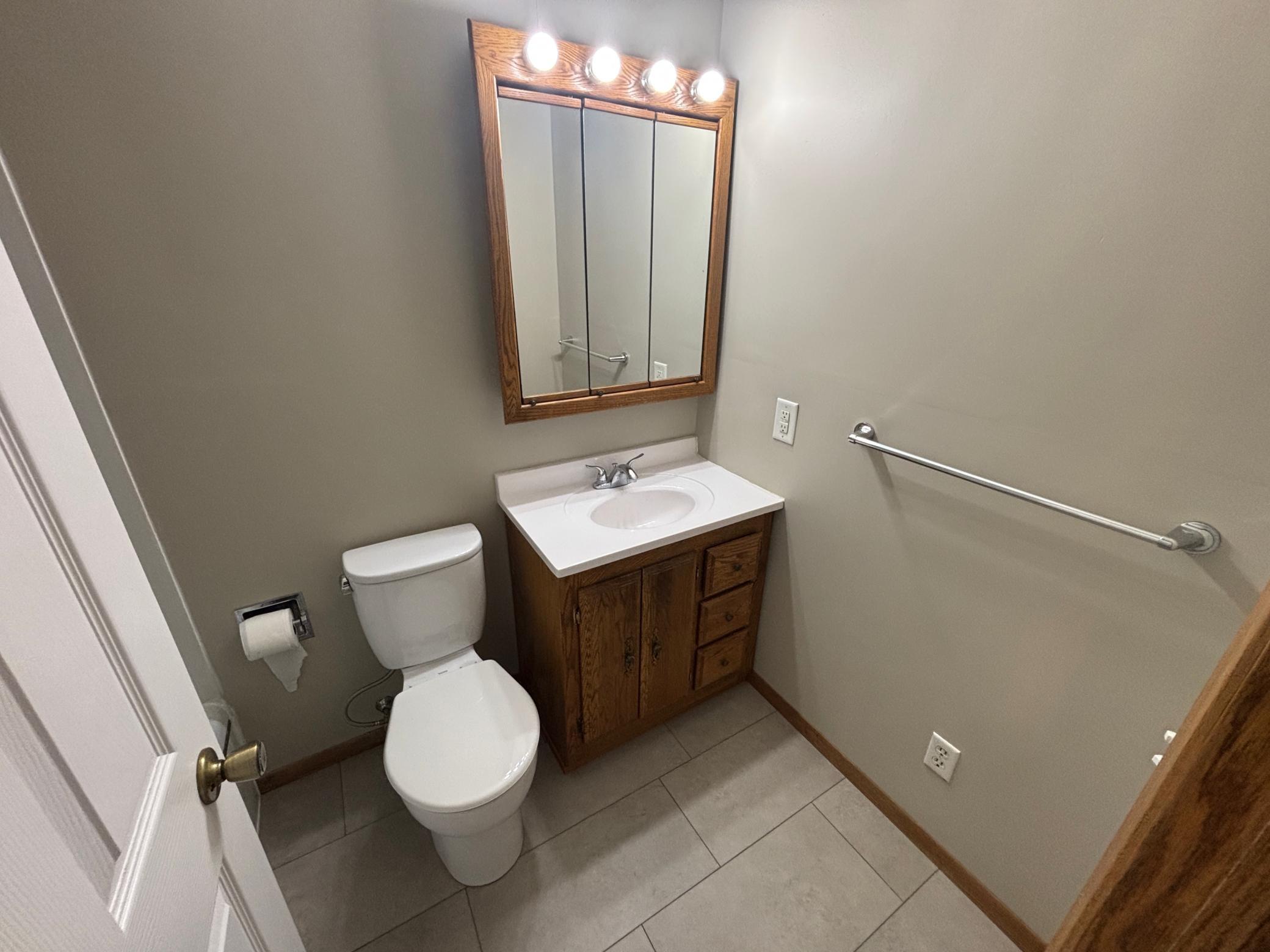 1950 duplex for sale at 1110 12th Street S in Moorhead, MN — 4 bed, 2 bath (photo 14 of 19)