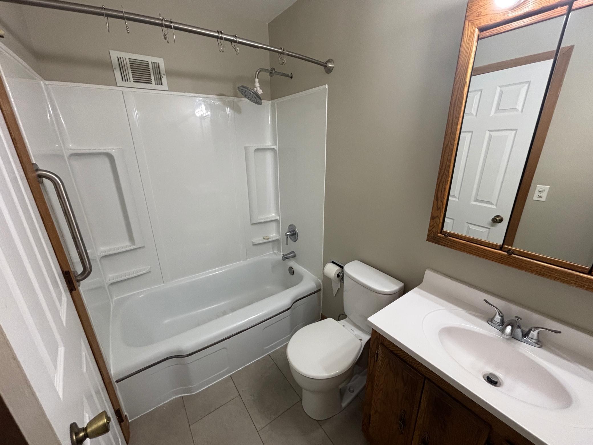 1950 duplex for sale at 1110 12th Street S in Moorhead, MN — 4 bed, 2 bath (photo 15 of 19)