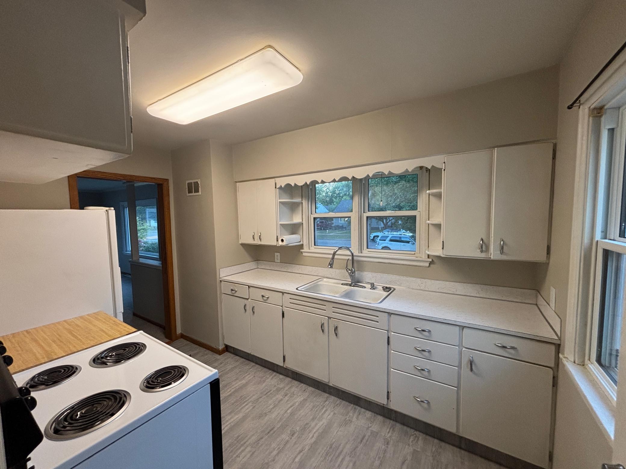 1950 duplex for sale at 1110 12th Street S in Moorhead, MN — 4 bed, 2 bath (photo 5 of 19)