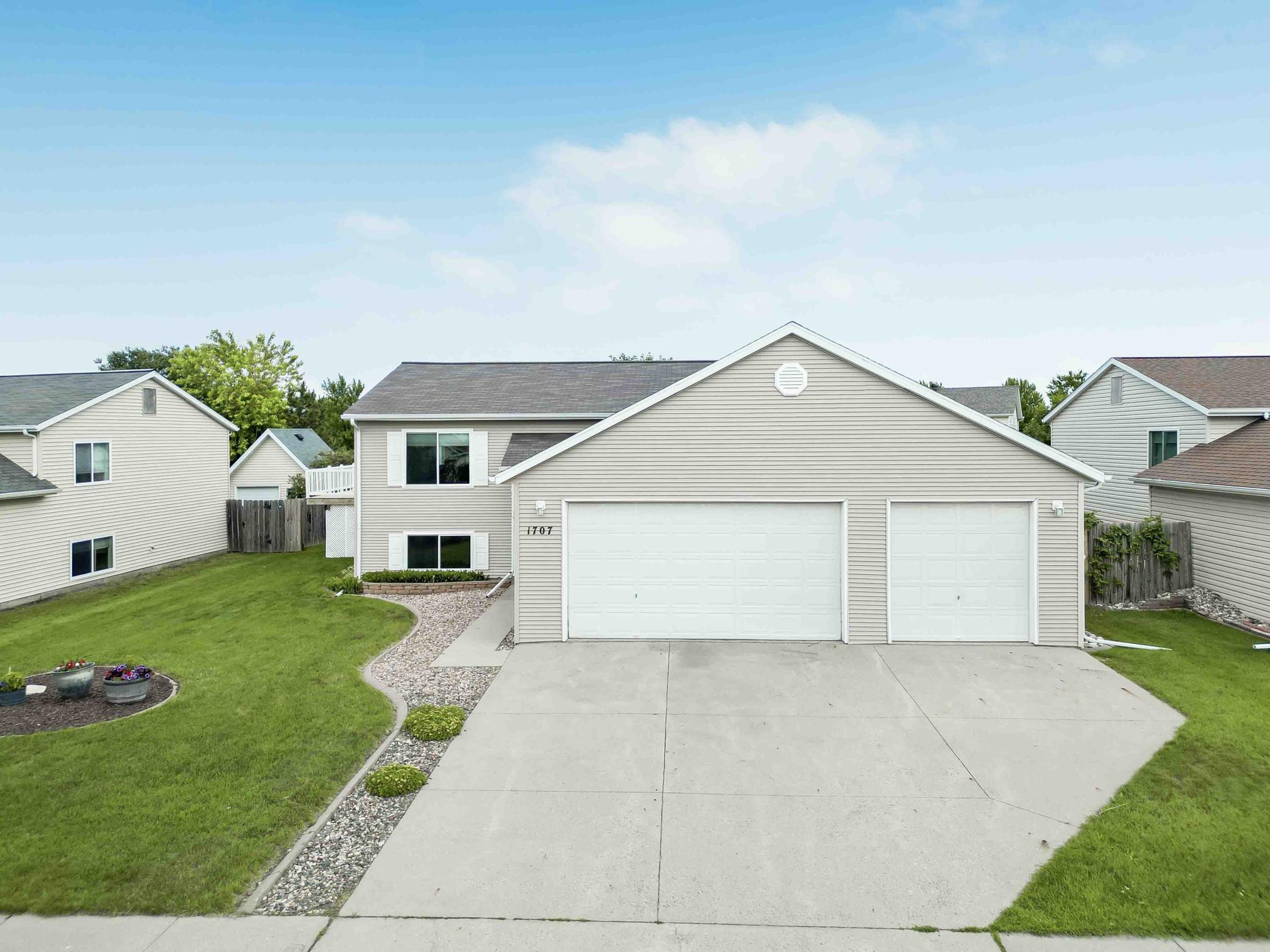 1707 Huntington Drive, West Fargo ND 58078 - Photo 2 of 48