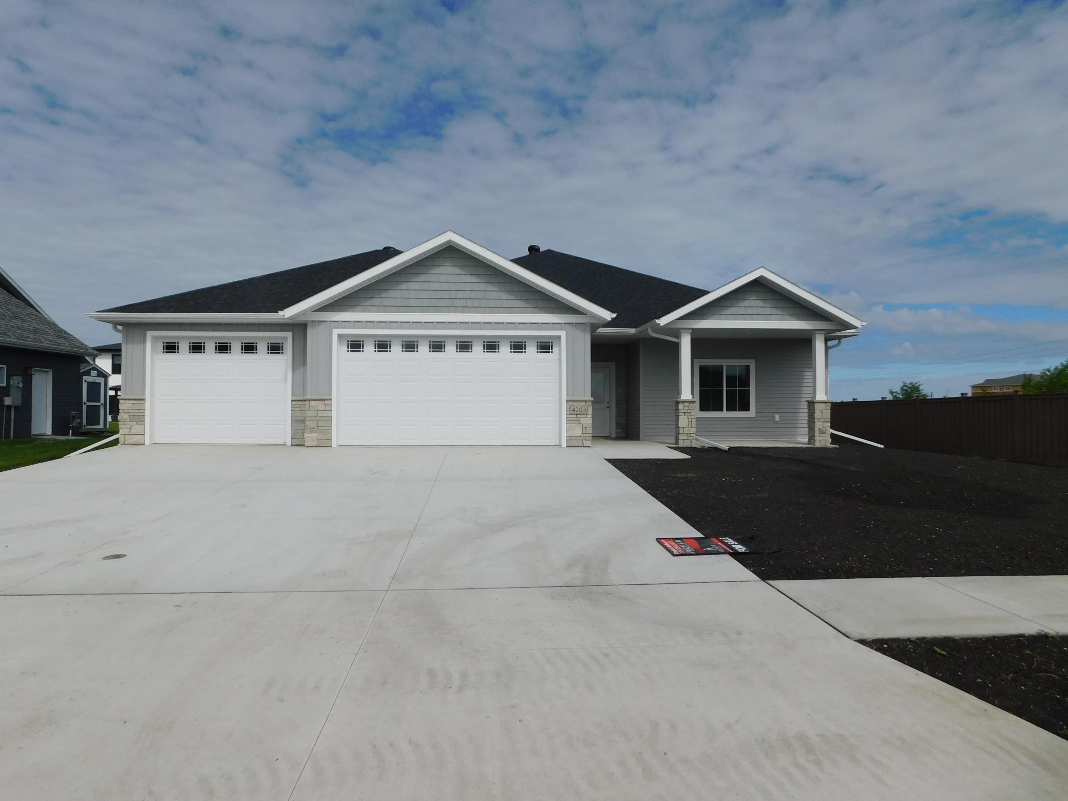 4203 Pine S Parkway, Fargo ND 58104 - Photo 2 of 31