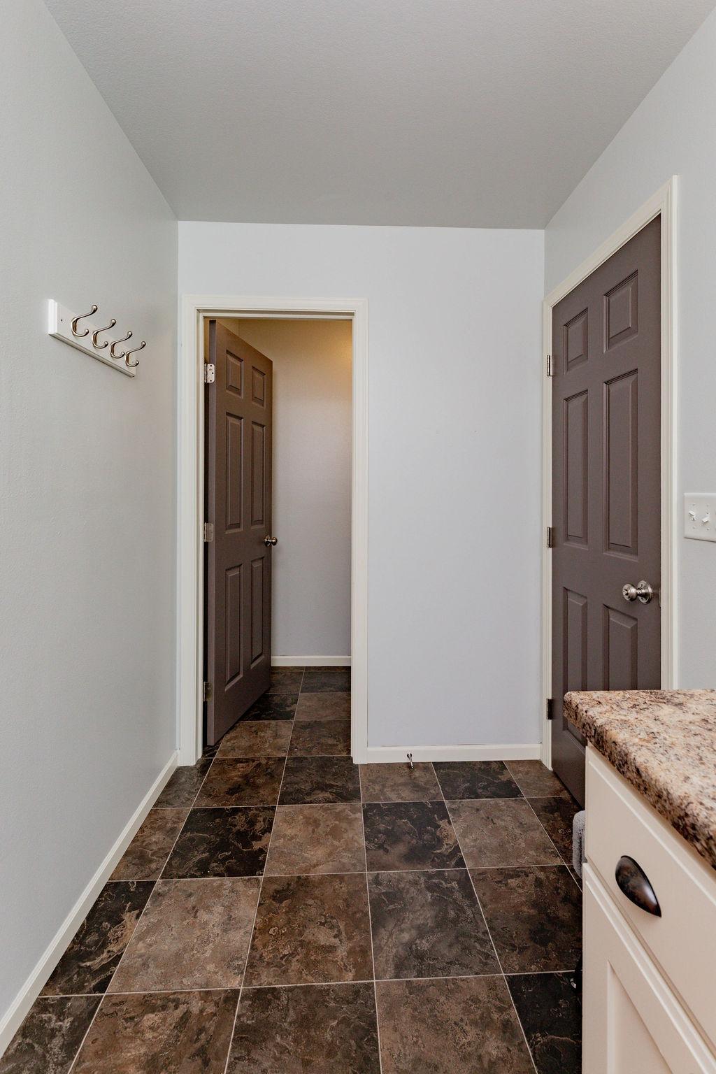 2013 single family home for sale at 6087 56th Avenue S in Fargo, ND — 5 bed, 4 bath (photo 19 of 45)