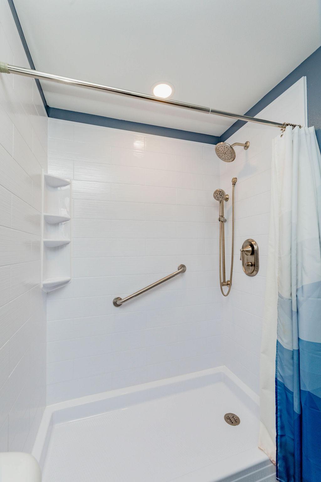 2013 single family home for sale at 6087 56th Avenue S in Fargo, ND — 5 bed, 4 bath (photo 37 of 45)