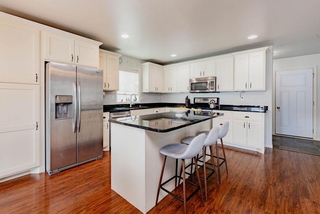 2013 single family home for sale at 6087 56th Avenue S in Fargo, ND — 5 bed, 4 bath (photo 10 of 45)