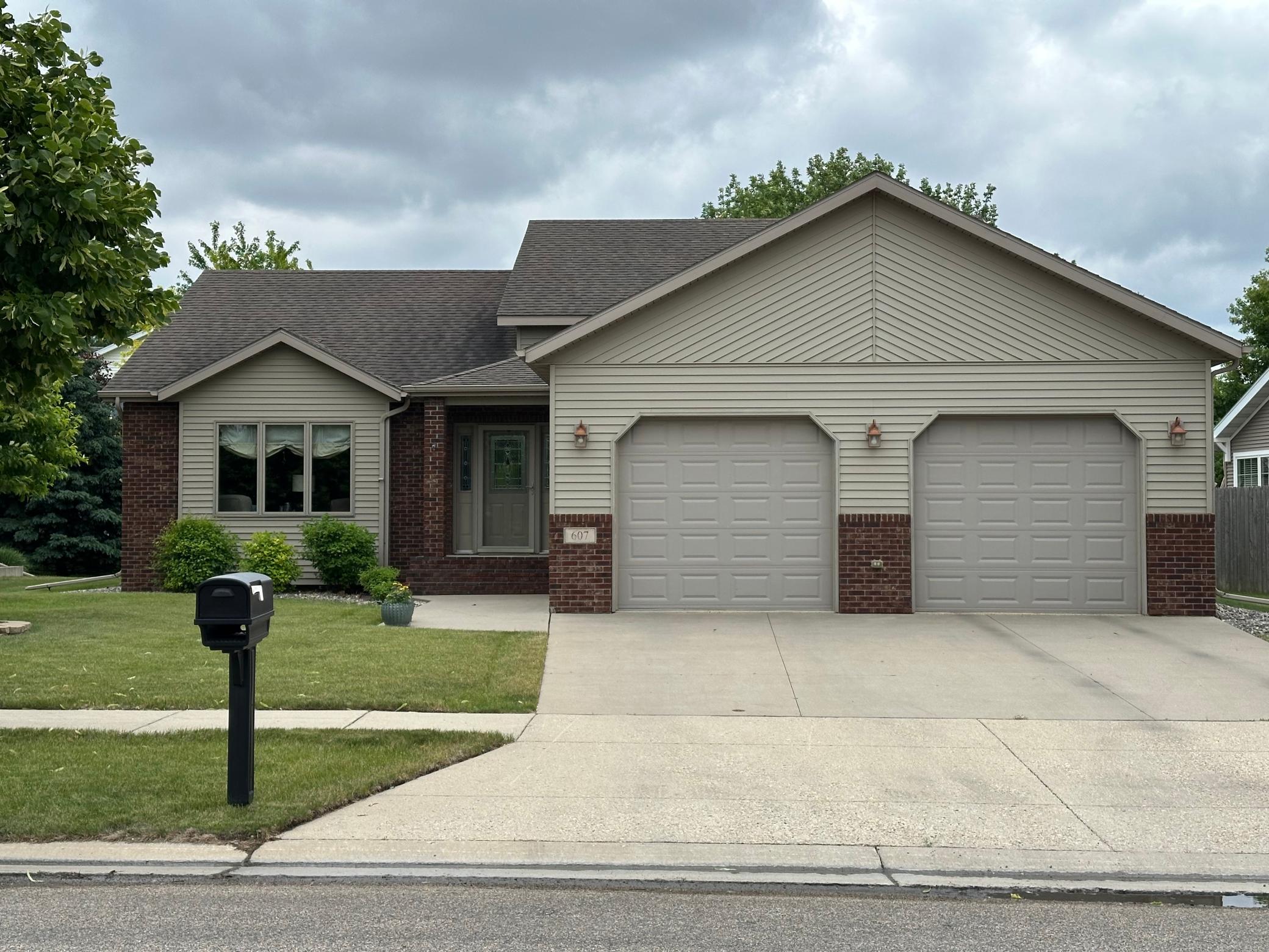 607 13th N Avenue, Moorhead MN 56560 - Photo 3 of 41
