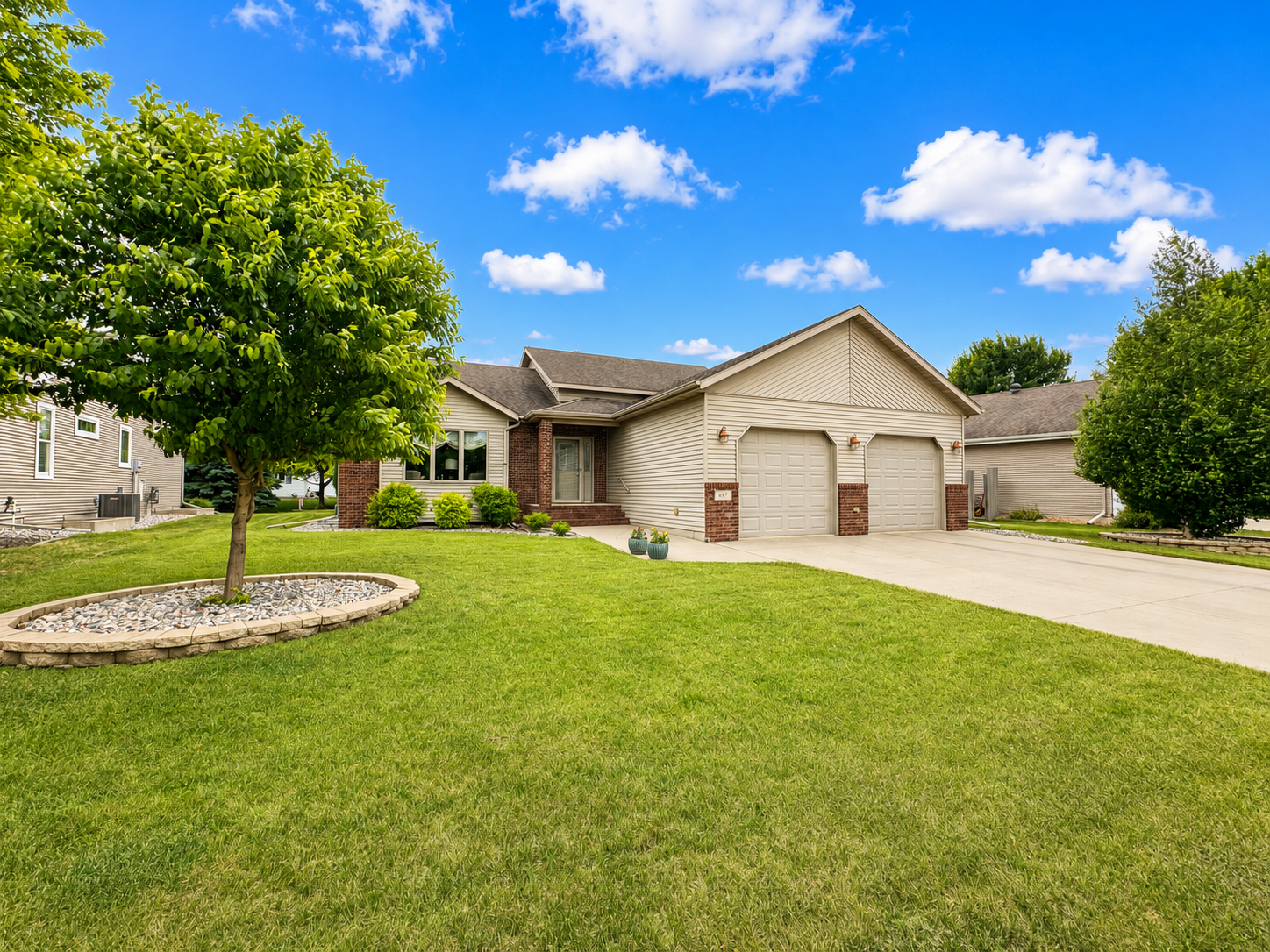 2003 single family home for sale at 607 13th Avenue N in Moorhead, MN — 3 bed, 3 bath