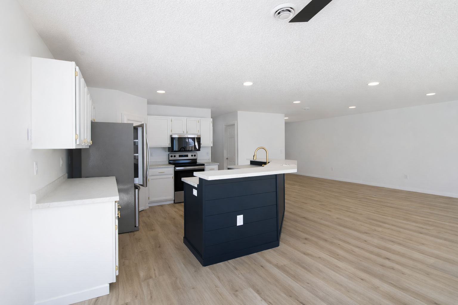 825 12th W Avenue, West Fargo ND 58078 - Photo 10 of 35