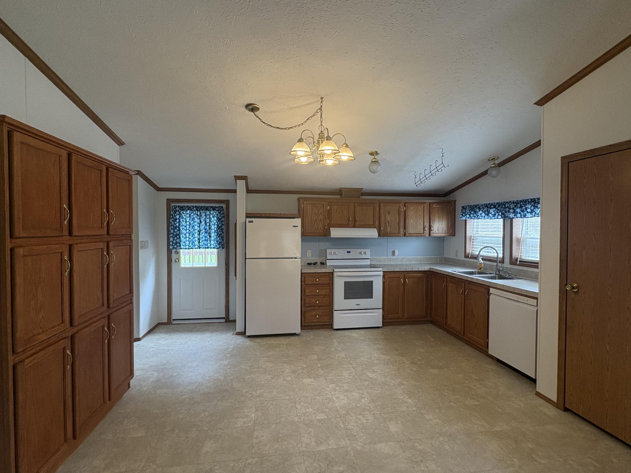 2700 S Lake Jessie Road SE, Alexandria MN 56308 - Photo 12 of 39