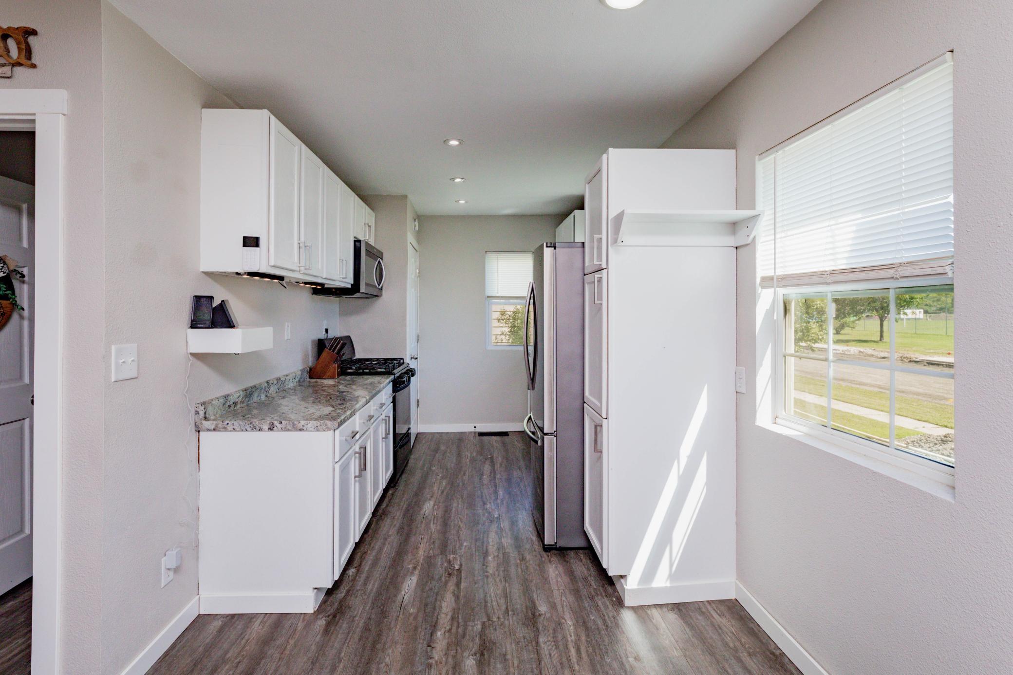 318 1st E Avenue, West Fargo ND 58078 - Photo 5 of 26