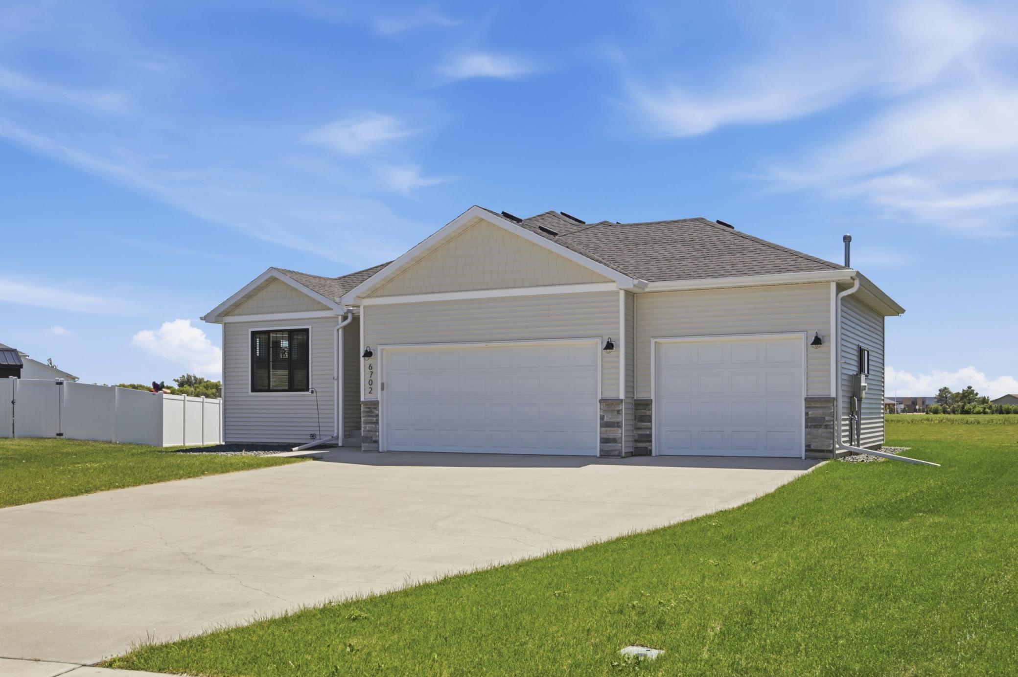 6702 72nd S Avenue, Horace ND 58047 - Photo 3 of 43