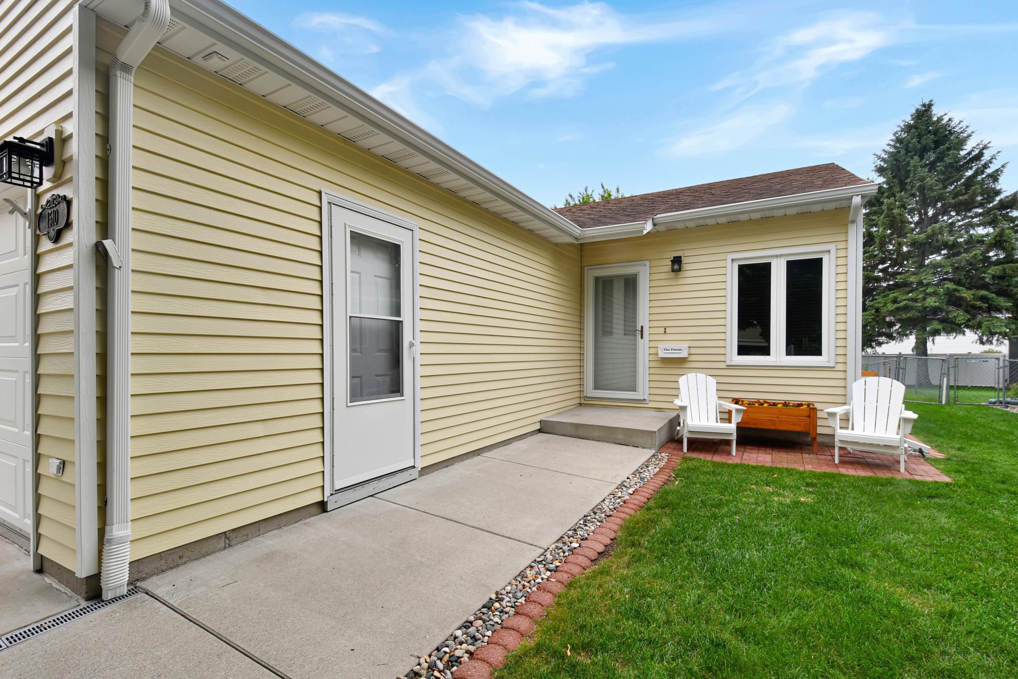 1510 28th S Avenue, Fargo ND 58103 - Photo 2 of 46