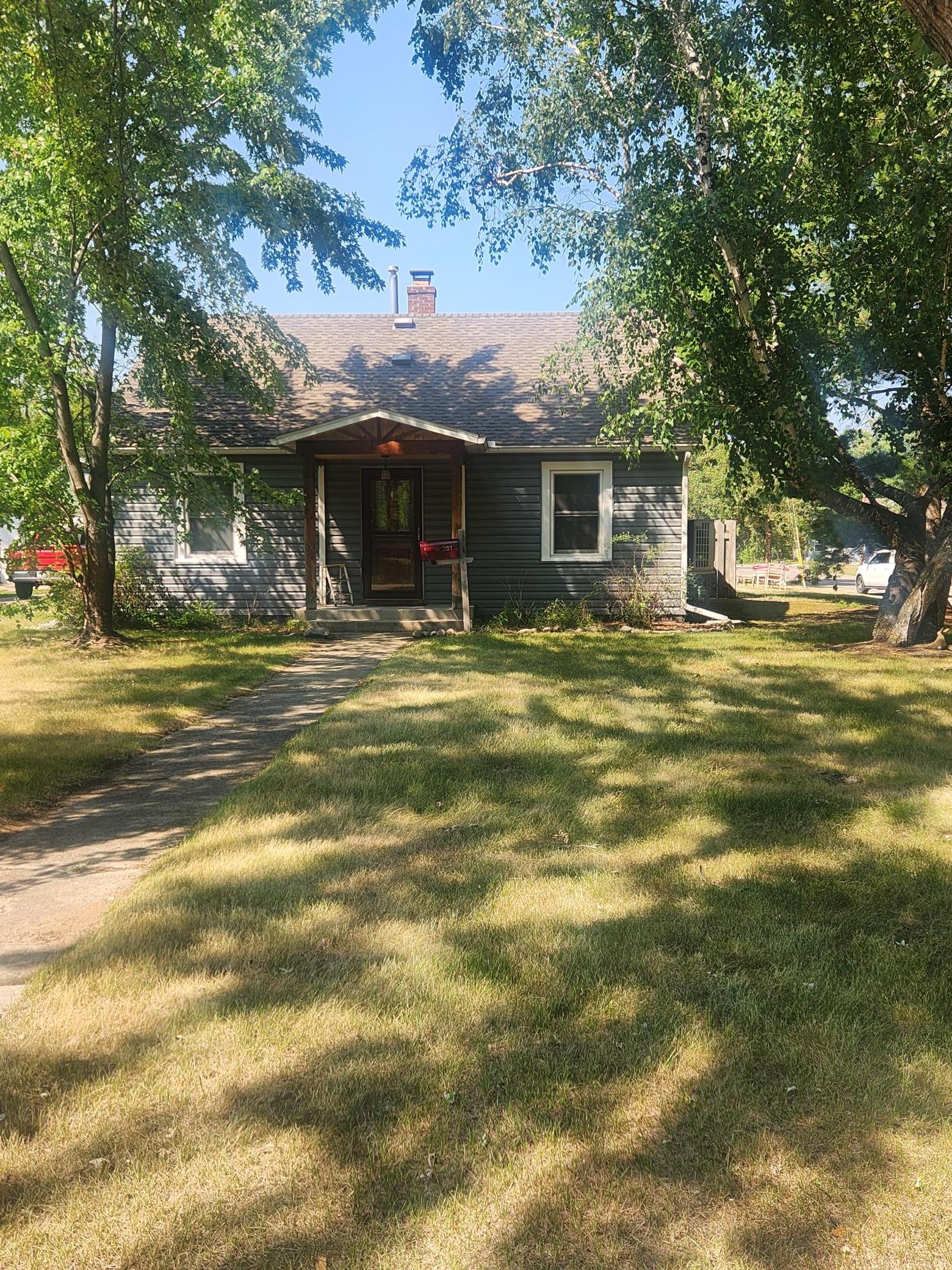 1947 single family home for sale at 301 High Street in Park Rapids, MN — 4 bed, 2 bath (photo 2 of 18)