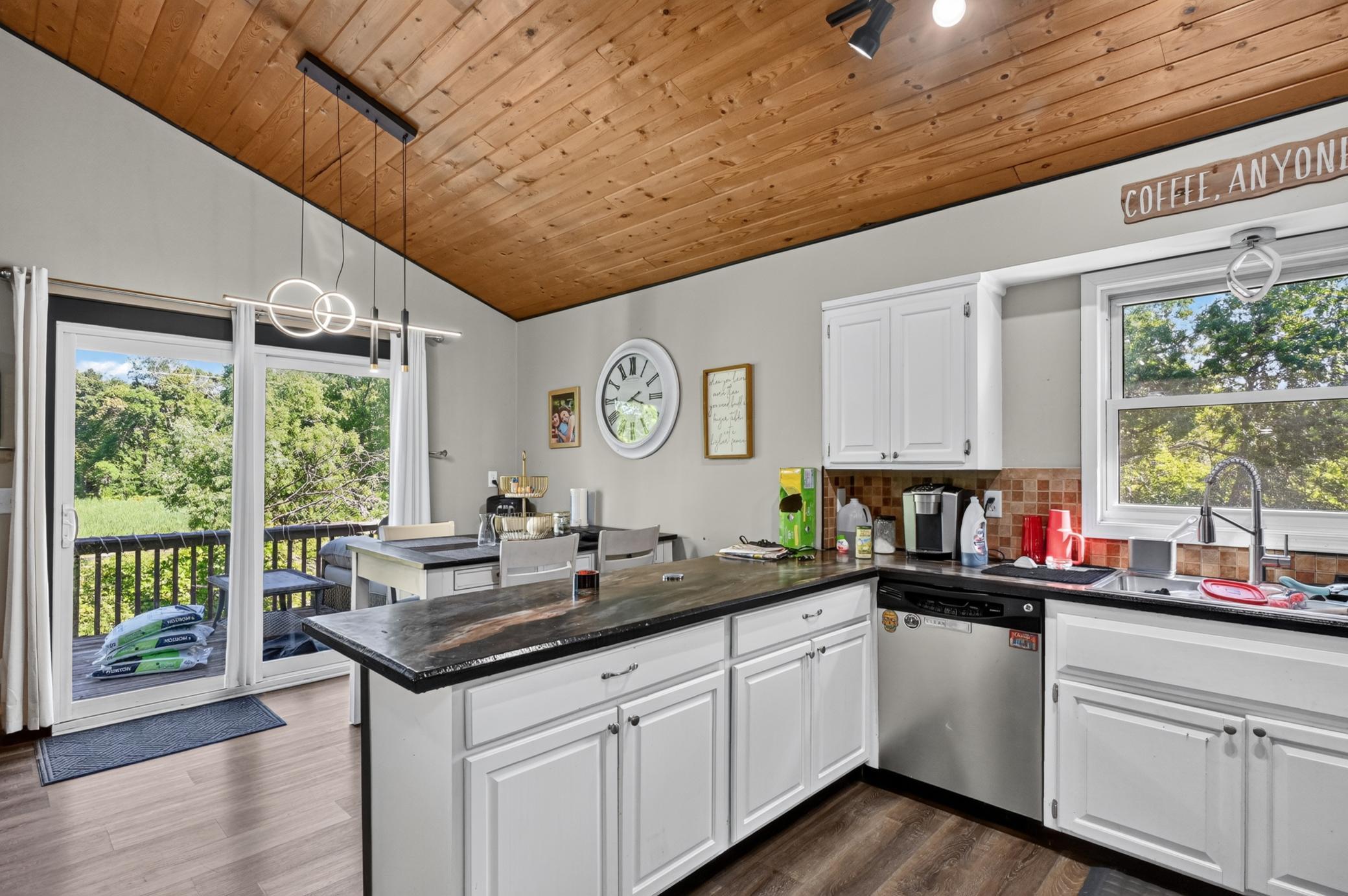 1989 single family home for sale at 9051 Memory Lane NW in Alexandria, MN — 4 bed, 2 bath (photo 9 of 67)