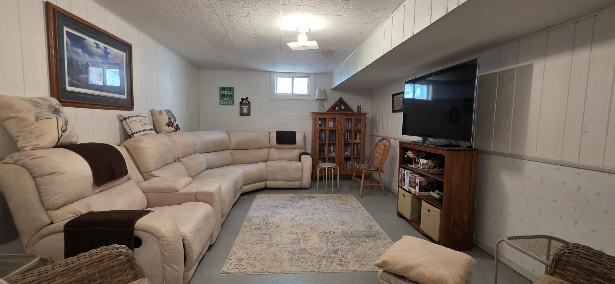 923 7th Avenue NW, Valley City ND 58072 - Photo 28 of 56
