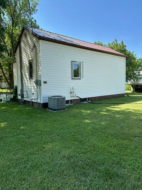 1930 single family home for sale at 501 Jefferson Avenue in Argyle, MN — 1 bed, 1 bath (photo 3 of 27)