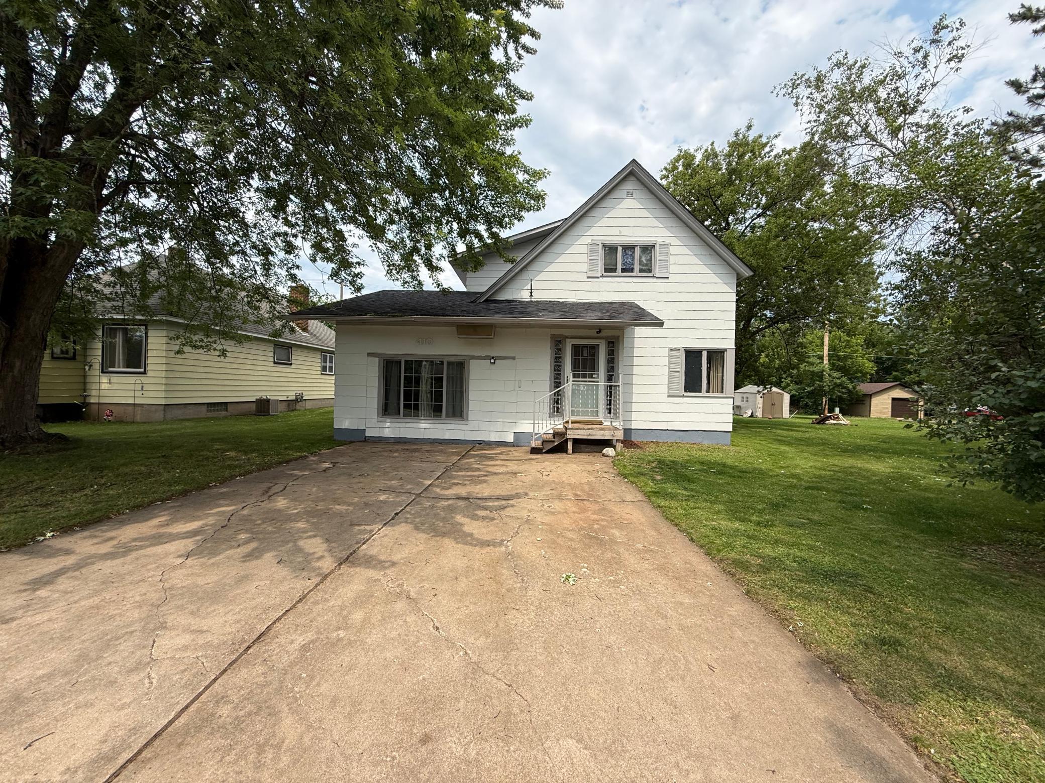 1940 single family home for sale at 410 W 2nd Avenue in Keewatin, MN — 3 bed, 3 bath