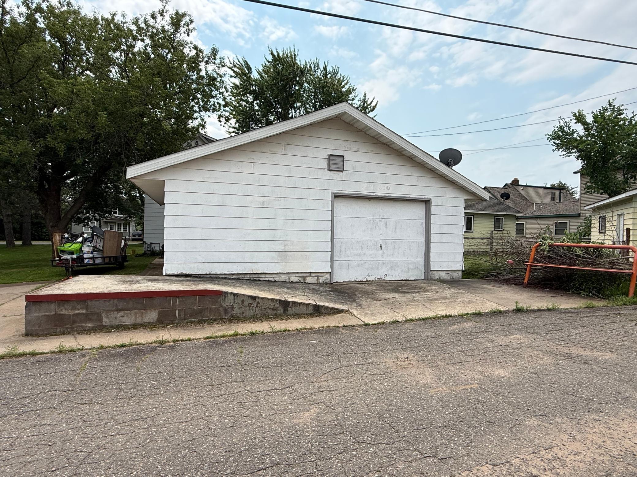 1940 single family home for sale at 410 W 2nd Avenue in Keewatin, MN — 3 bed, 3 bath (photo 11 of 48)